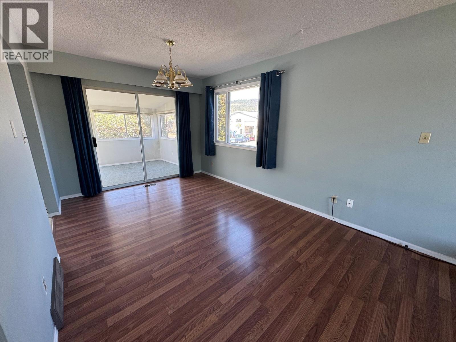 2402 Clapperton Avenue Property Photo 9