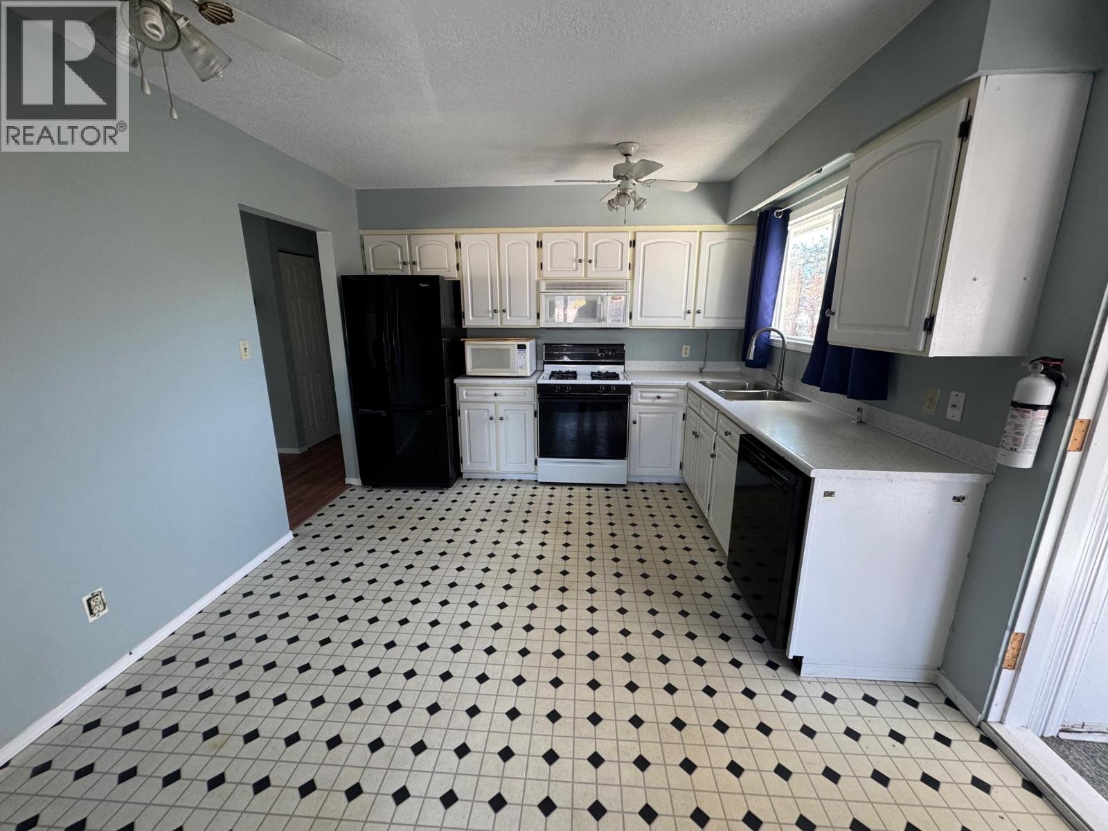 2402 Clapperton Avenue Property Photo 10