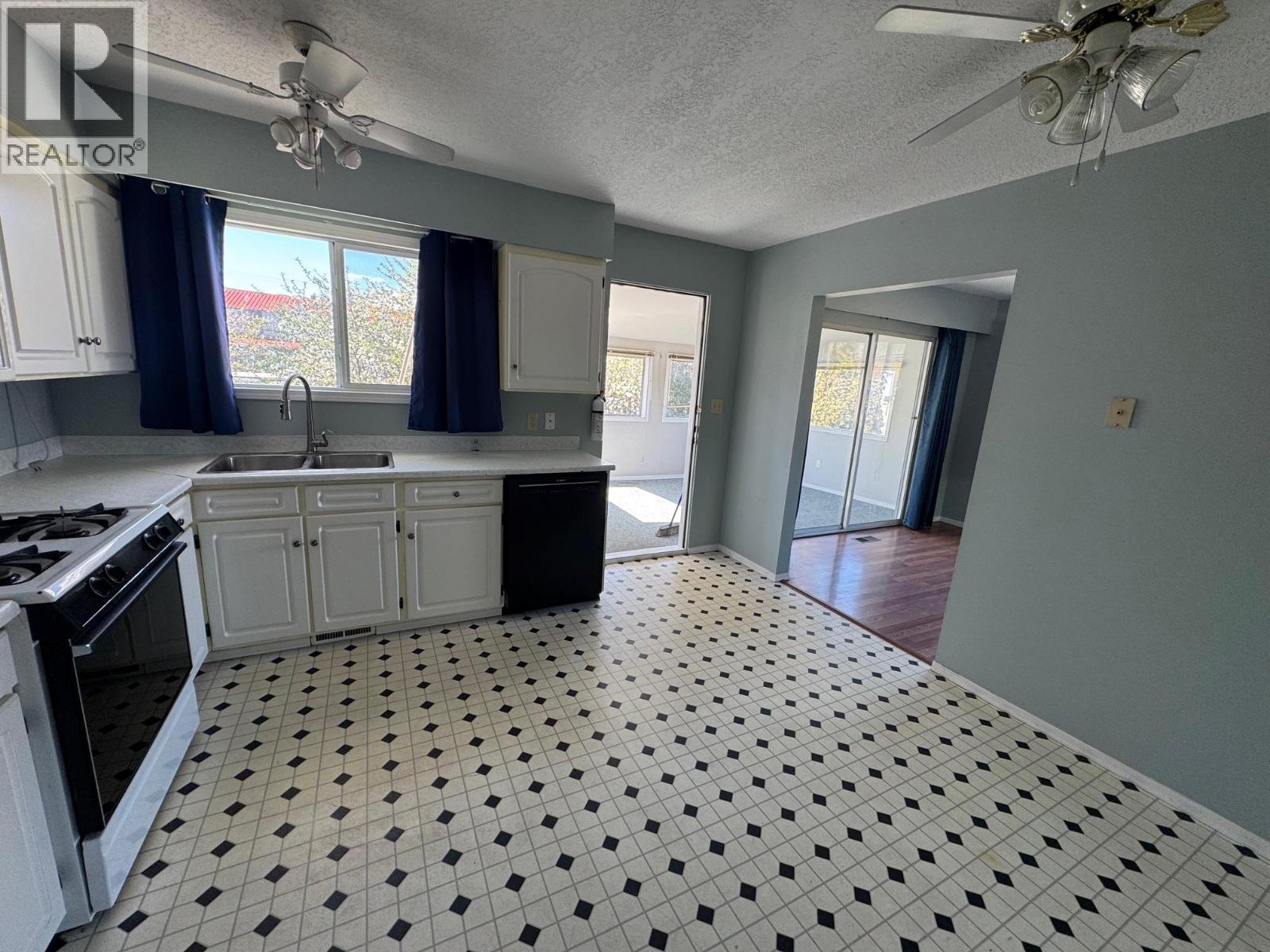 2402 Clapperton Avenue Property Photo 11