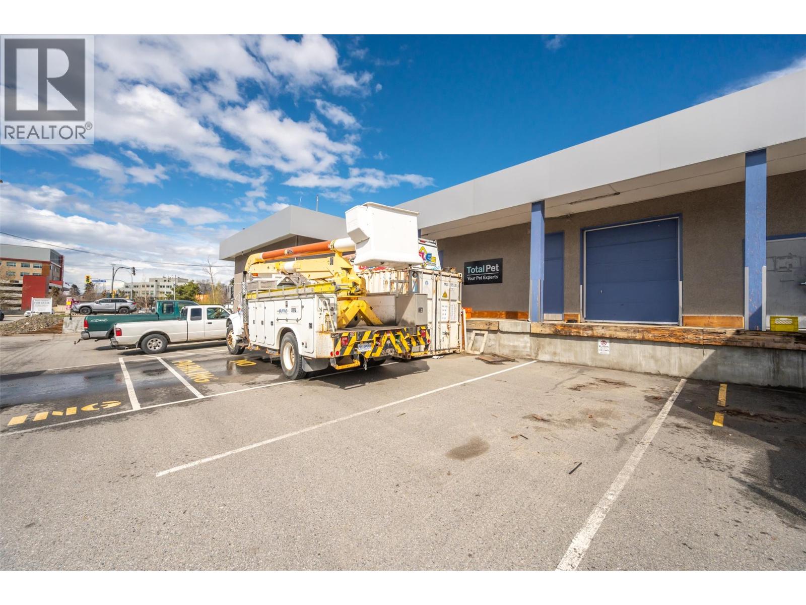 402 Industrial Avenue E Property Photo 3