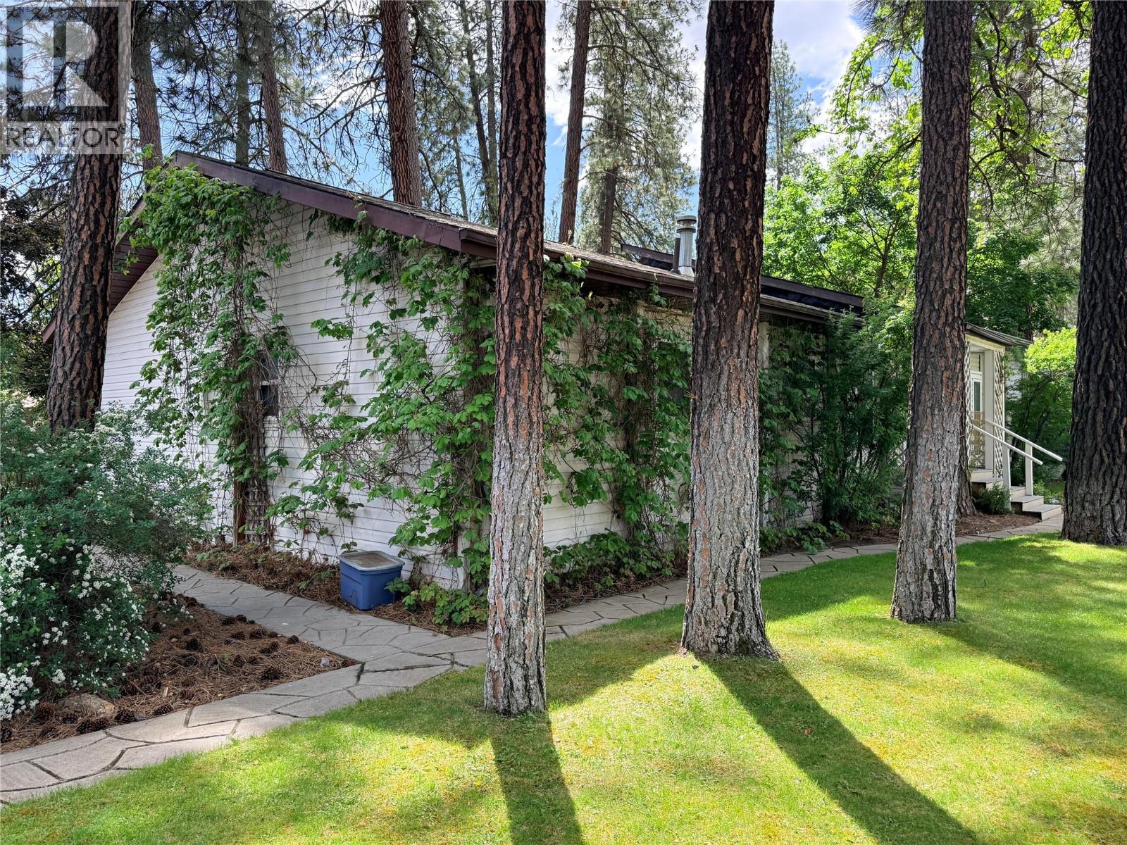 6240 Vine Road Property Photo 4