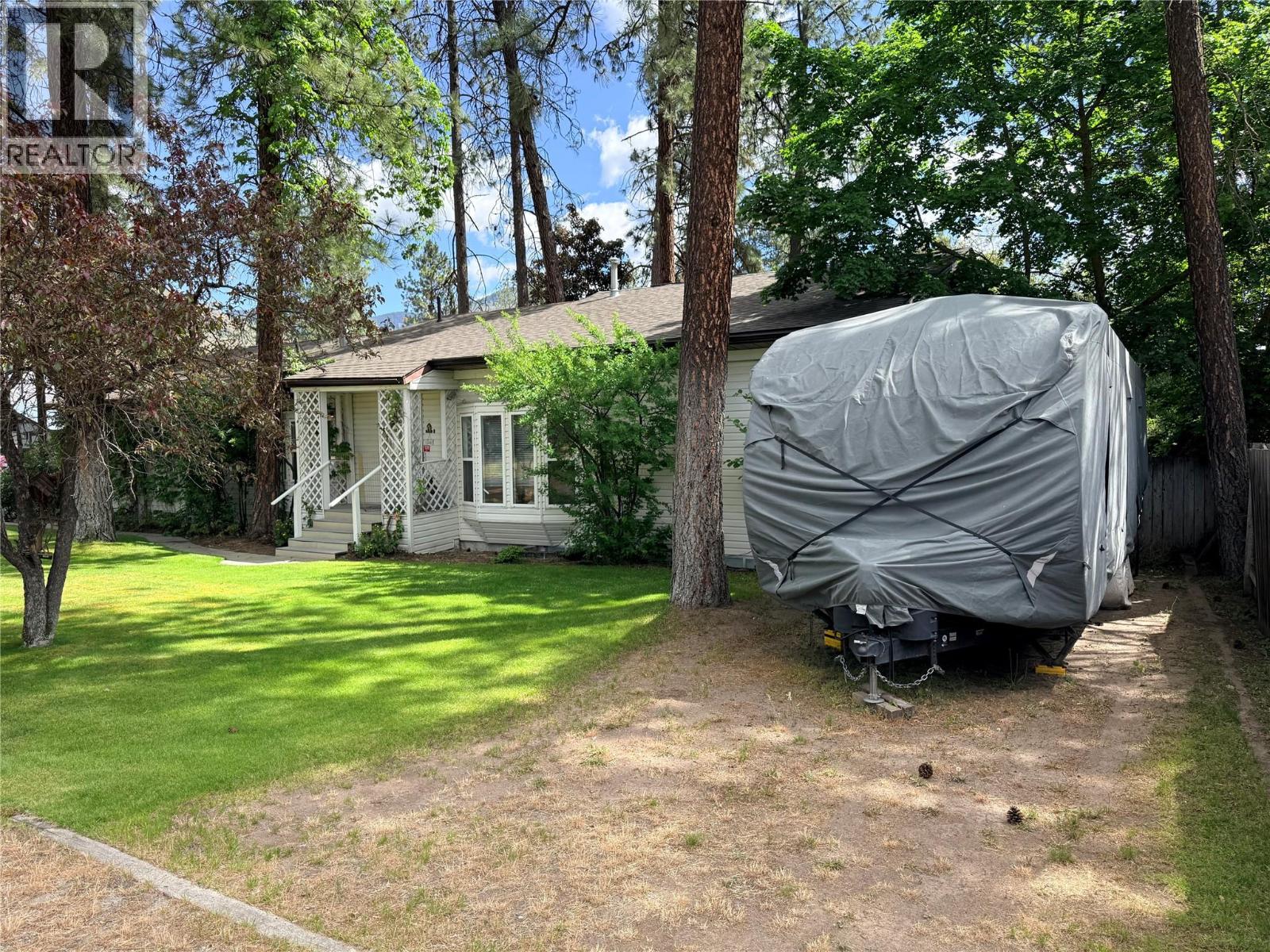 6240 Vine Road Property Photo 5