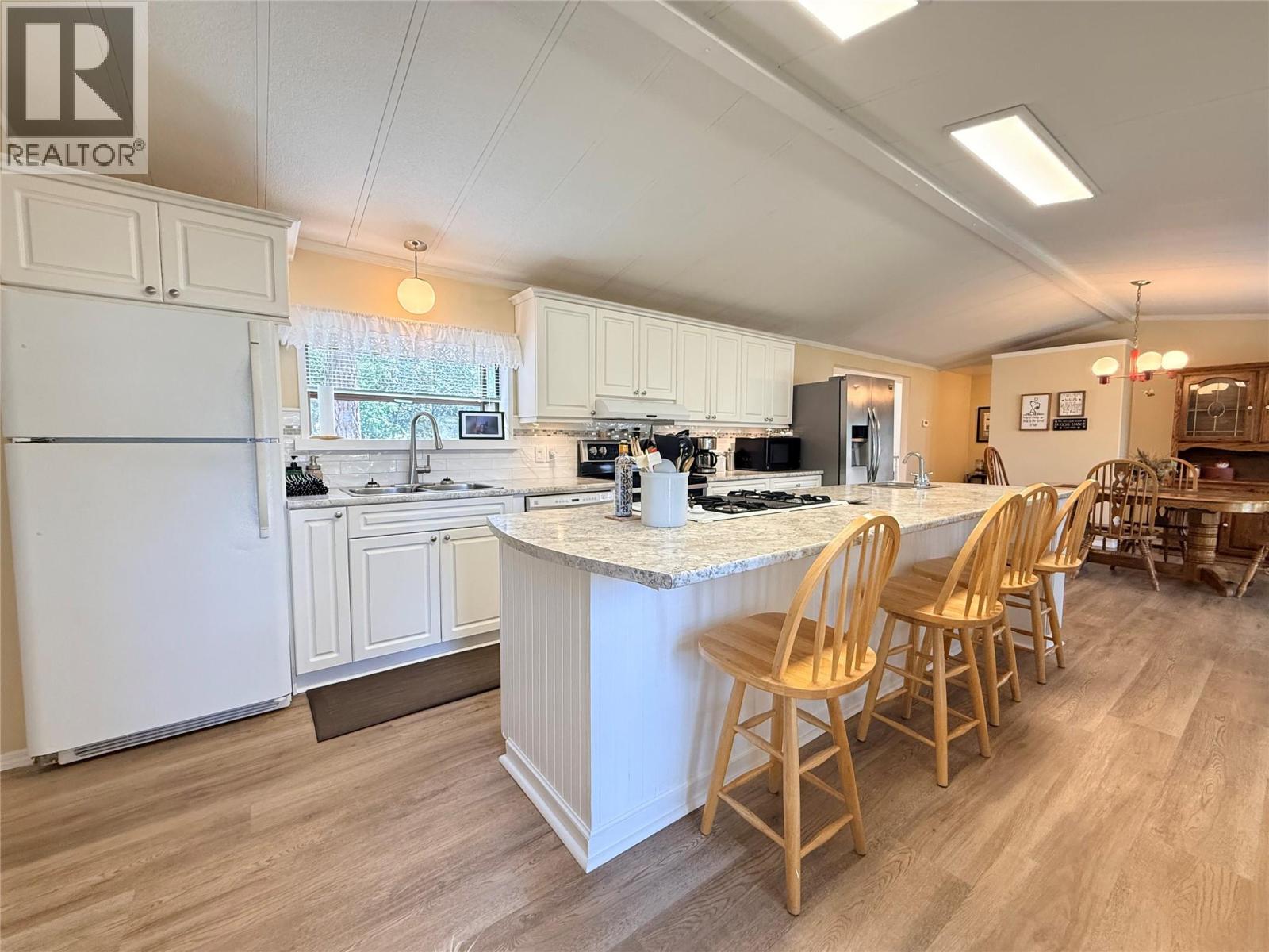 6240 Vine Road Property Photo 8
