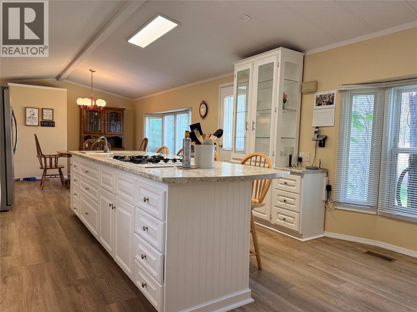 6240 Vine Road Property Photo 9