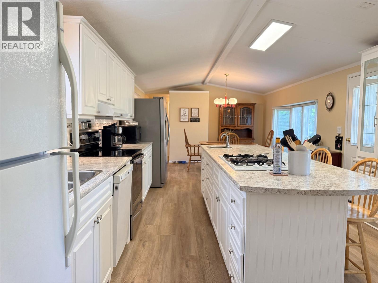 6240 Vine Road Property Photo 10