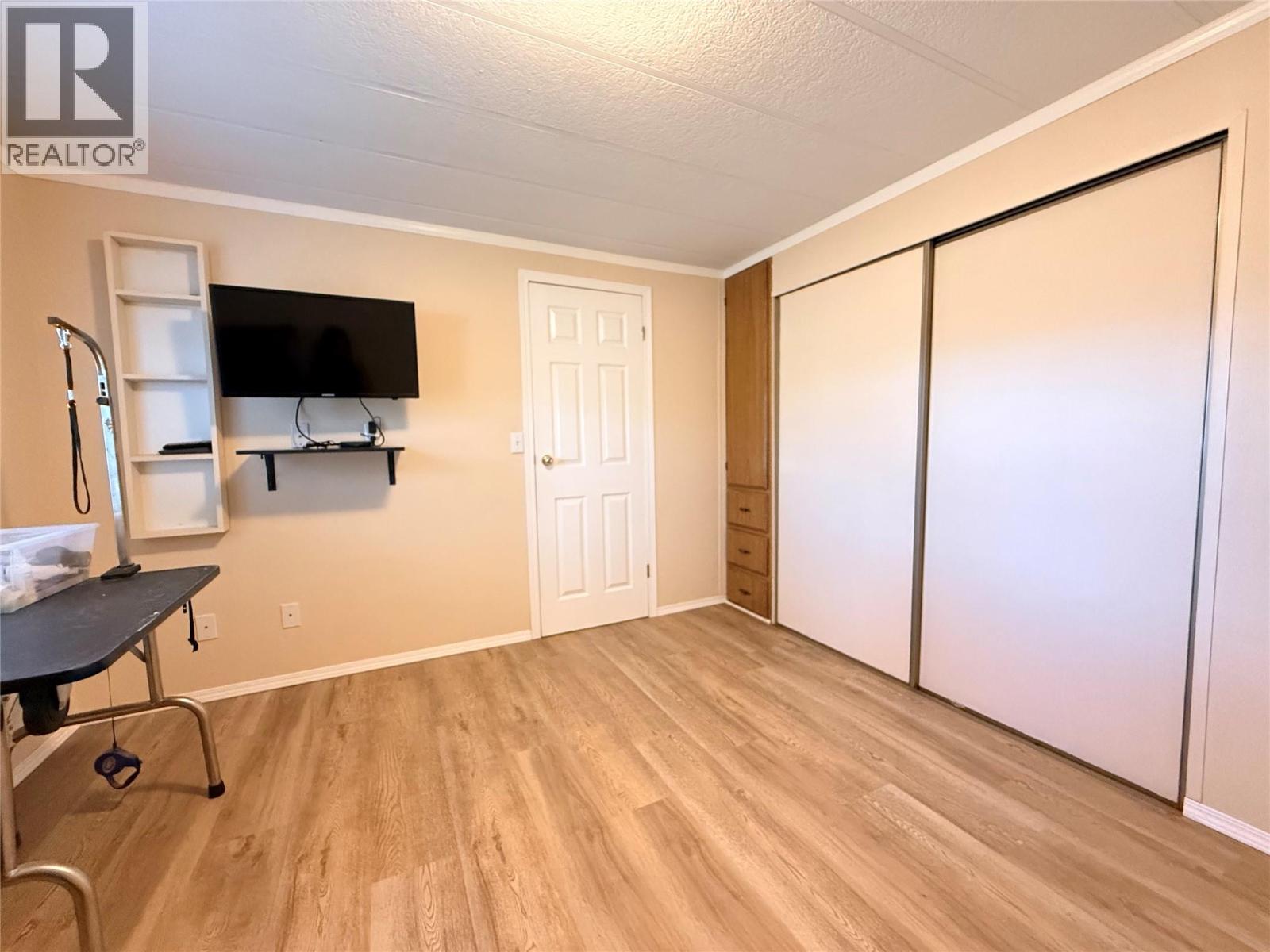 6240 Vine Road Property Photo 14