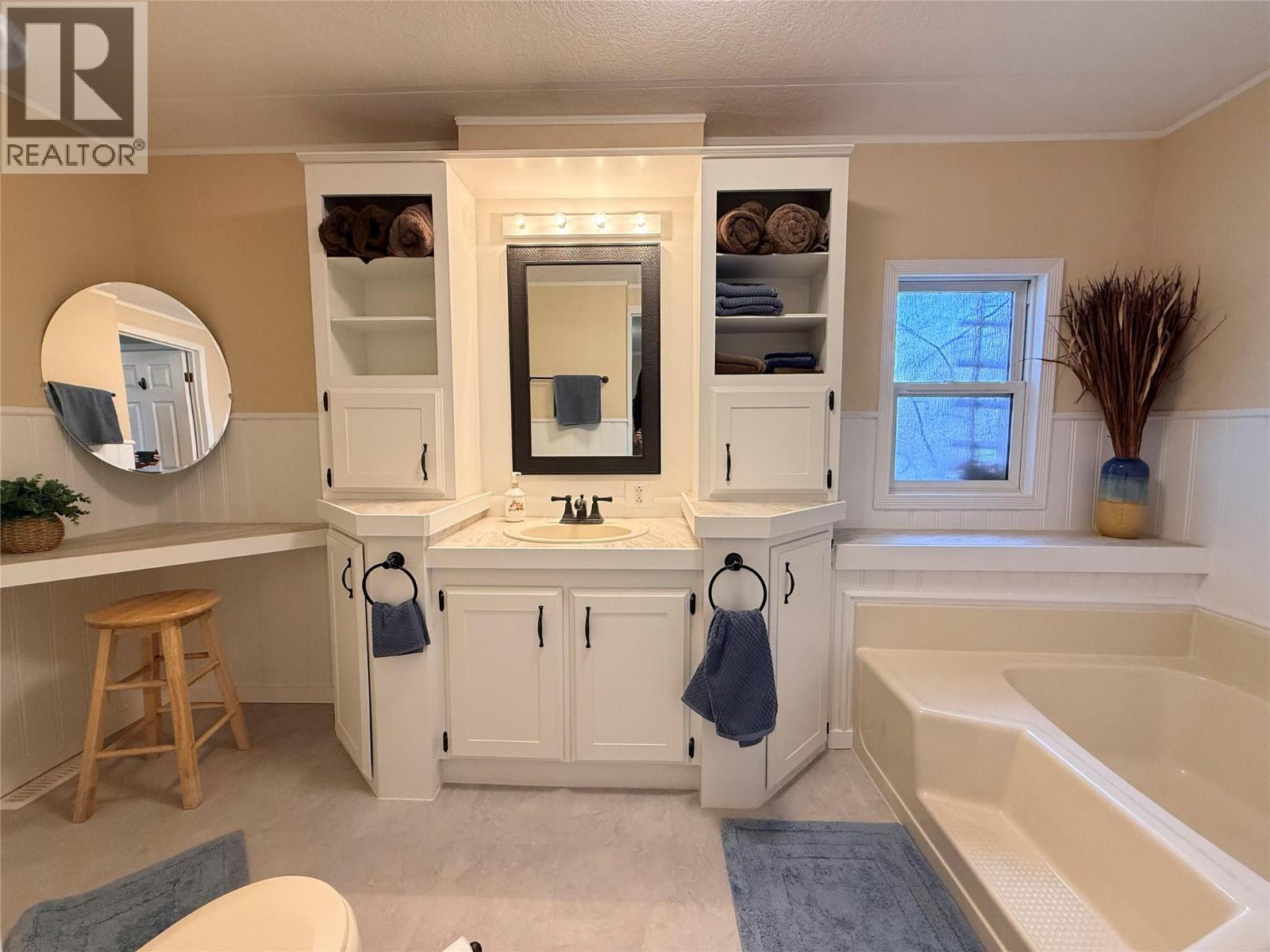 6240 Vine Road Property Photo 17