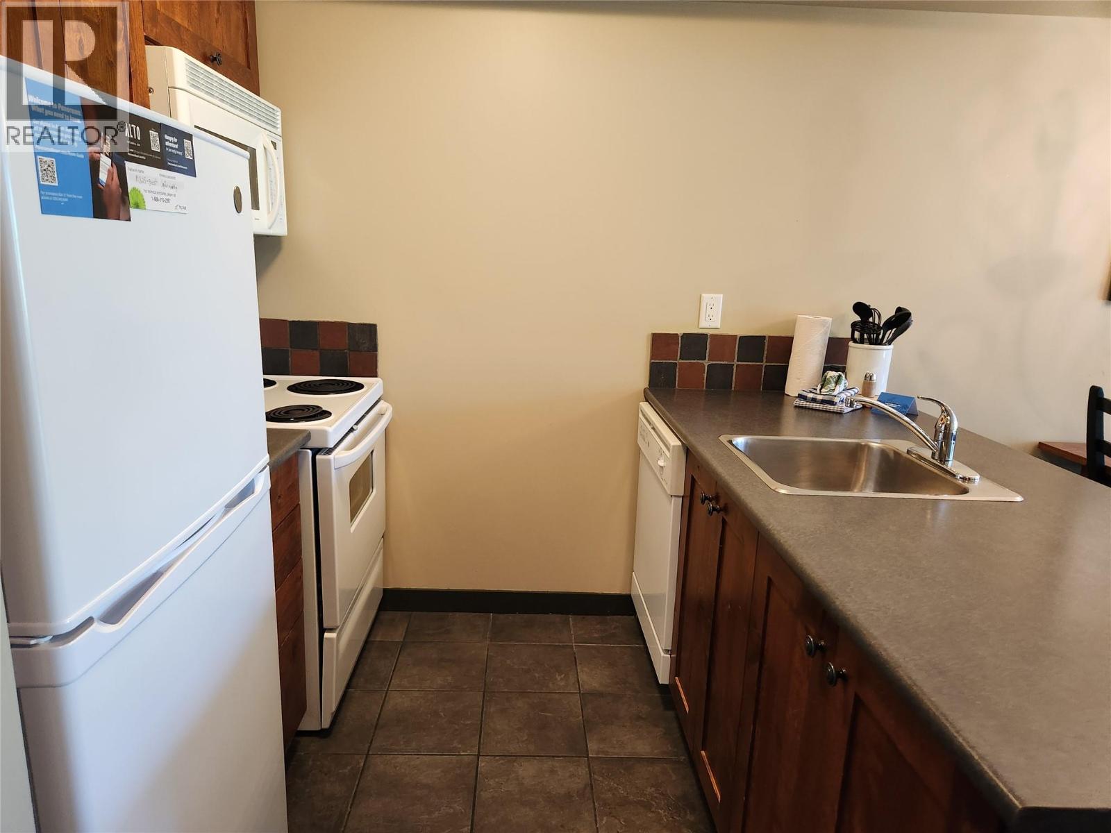 2070 Summit Drive Unit# 305 Property Photo 2