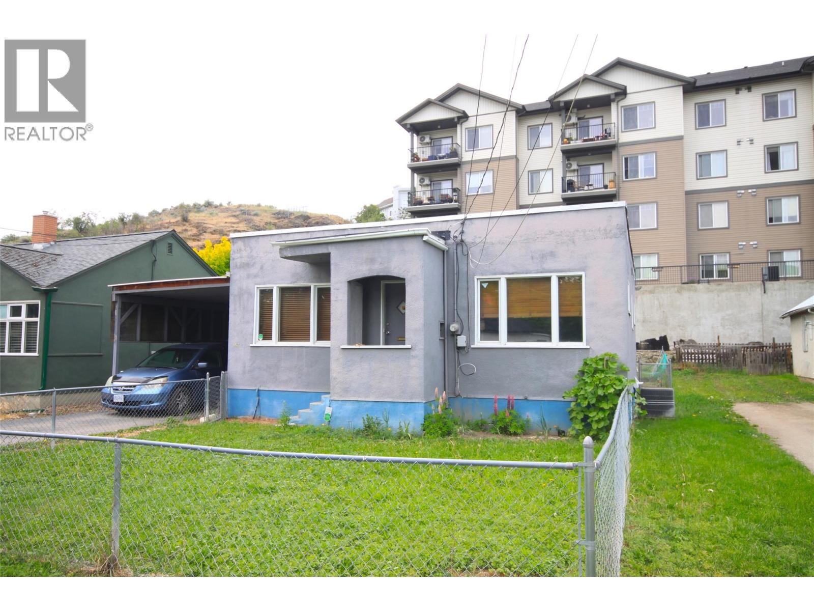 3208 35 Street Property Photo 1