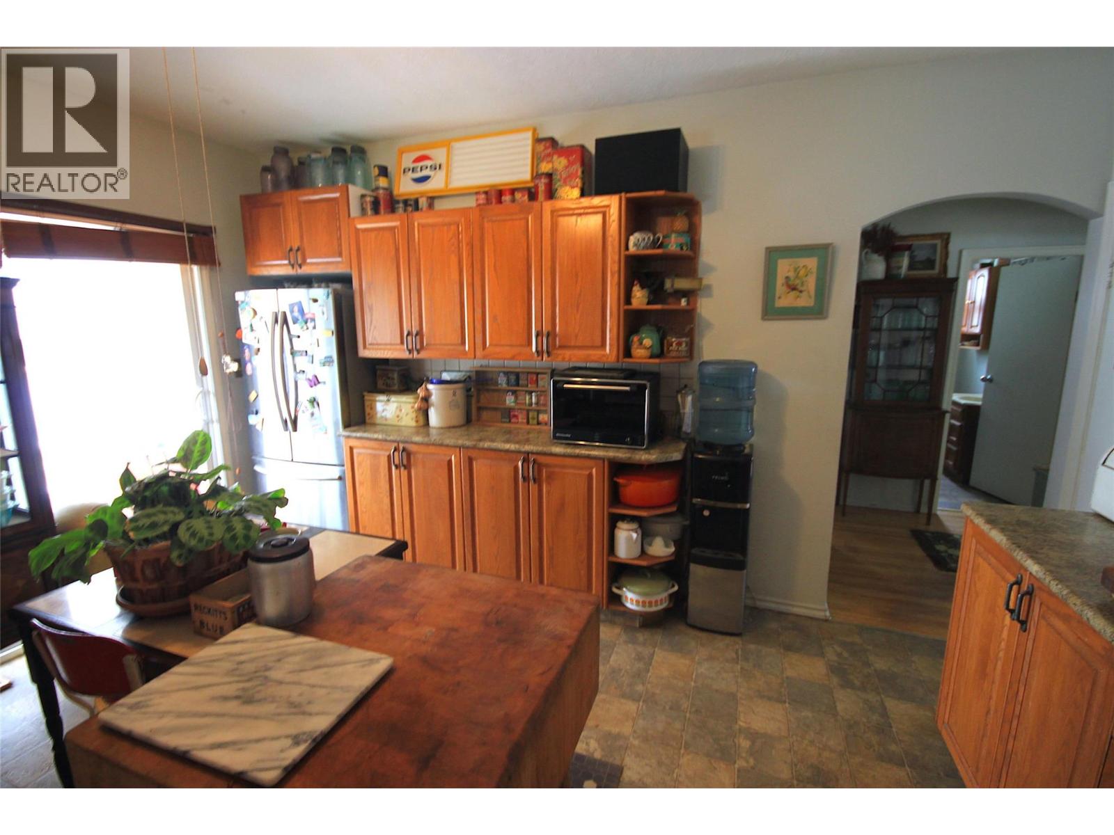 3208 35 Street Property Photo 2