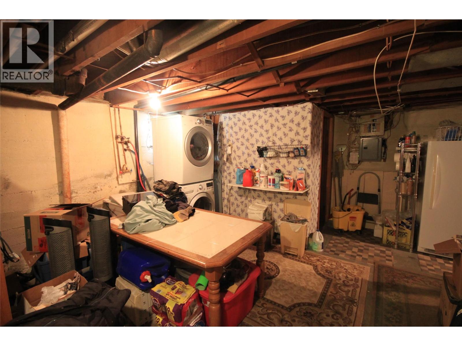 3208 35 Street Property Photo 10