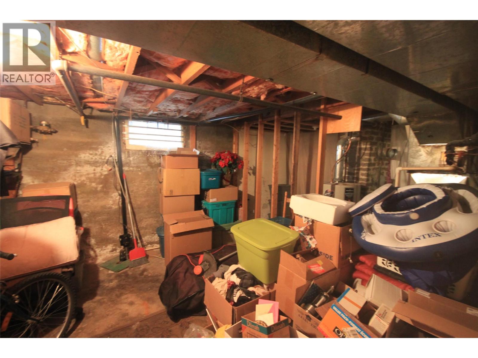 3208 35 Street Property Photo 11