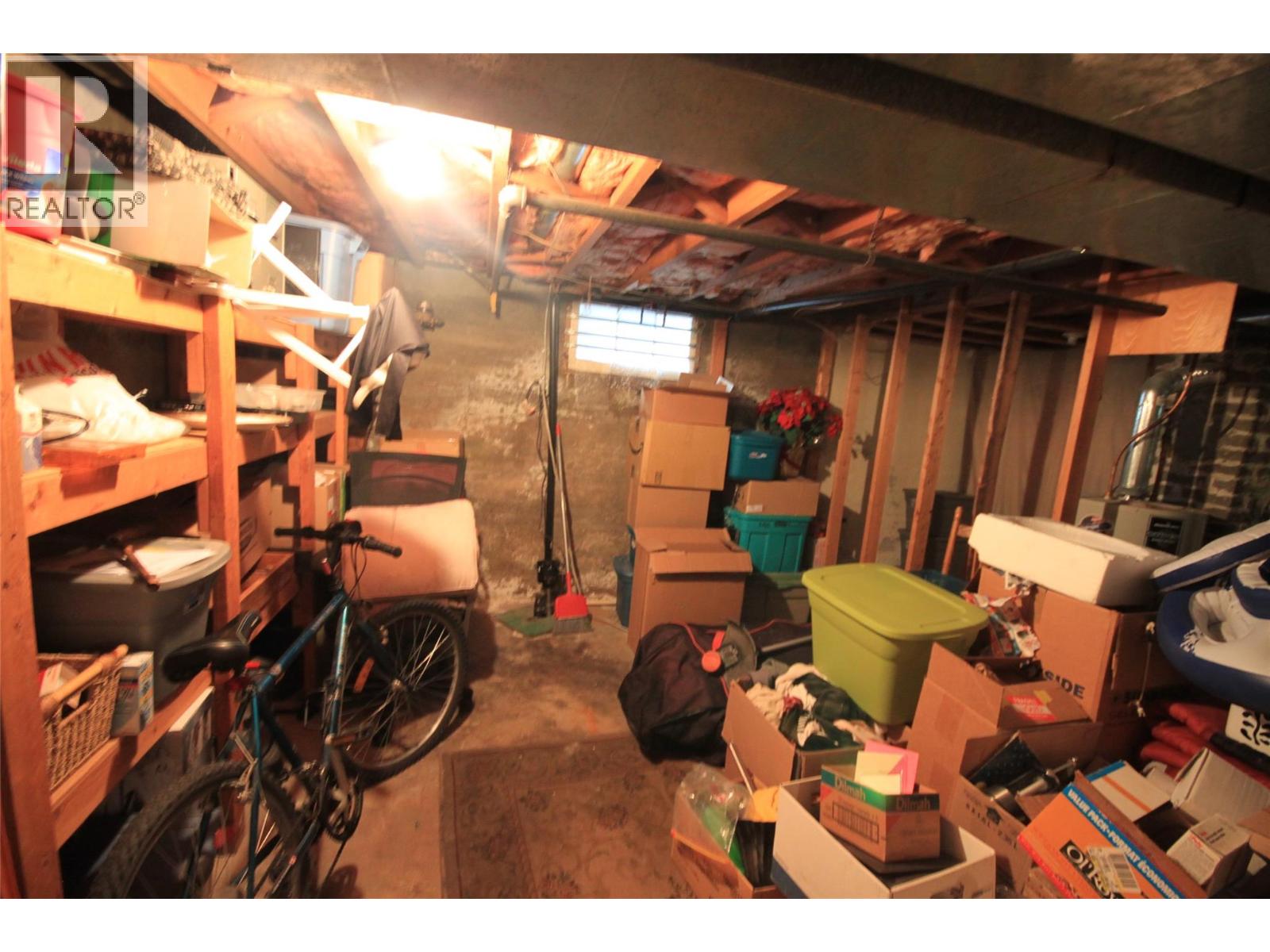 3208 35 Street Property Photo 12