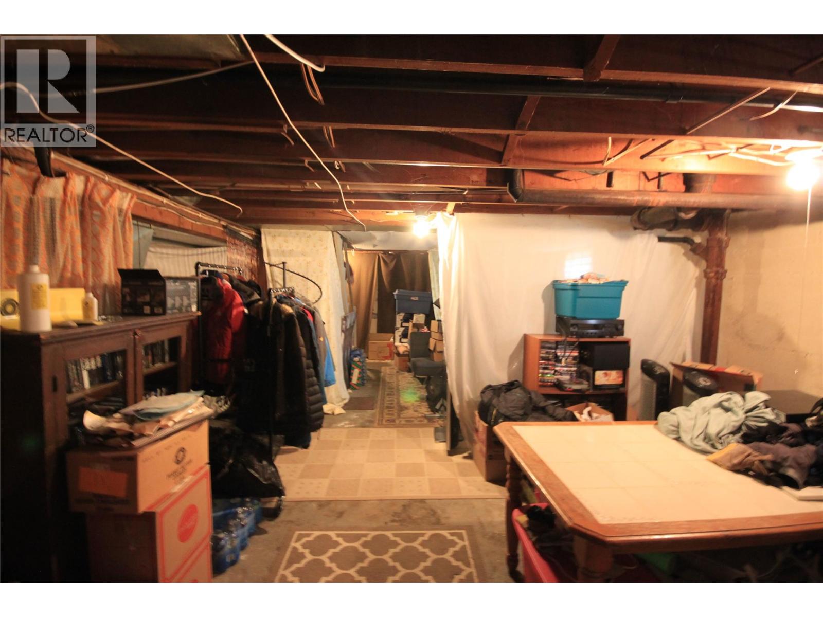3208 35 Street Property Photo 14