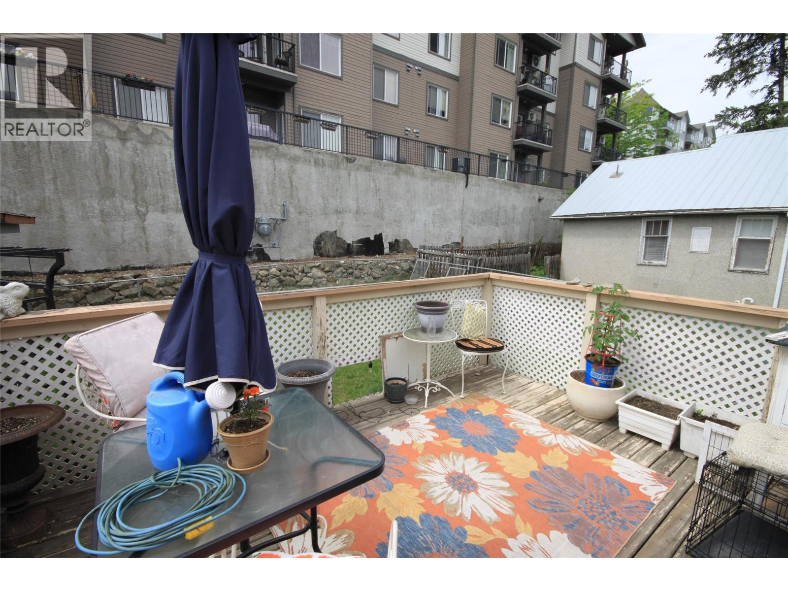 3208 35 Street Property Photo 16