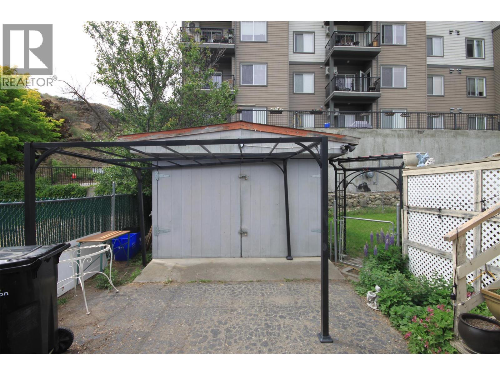 3208 35 Street Property Photo 17