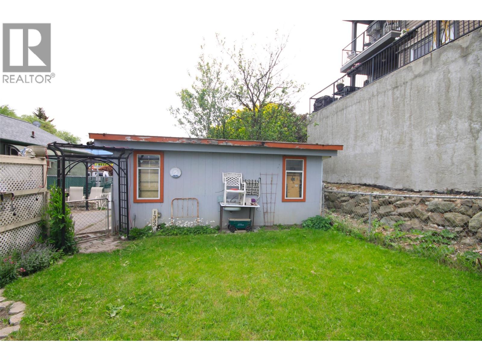 3208 35 Street Property Photo 18