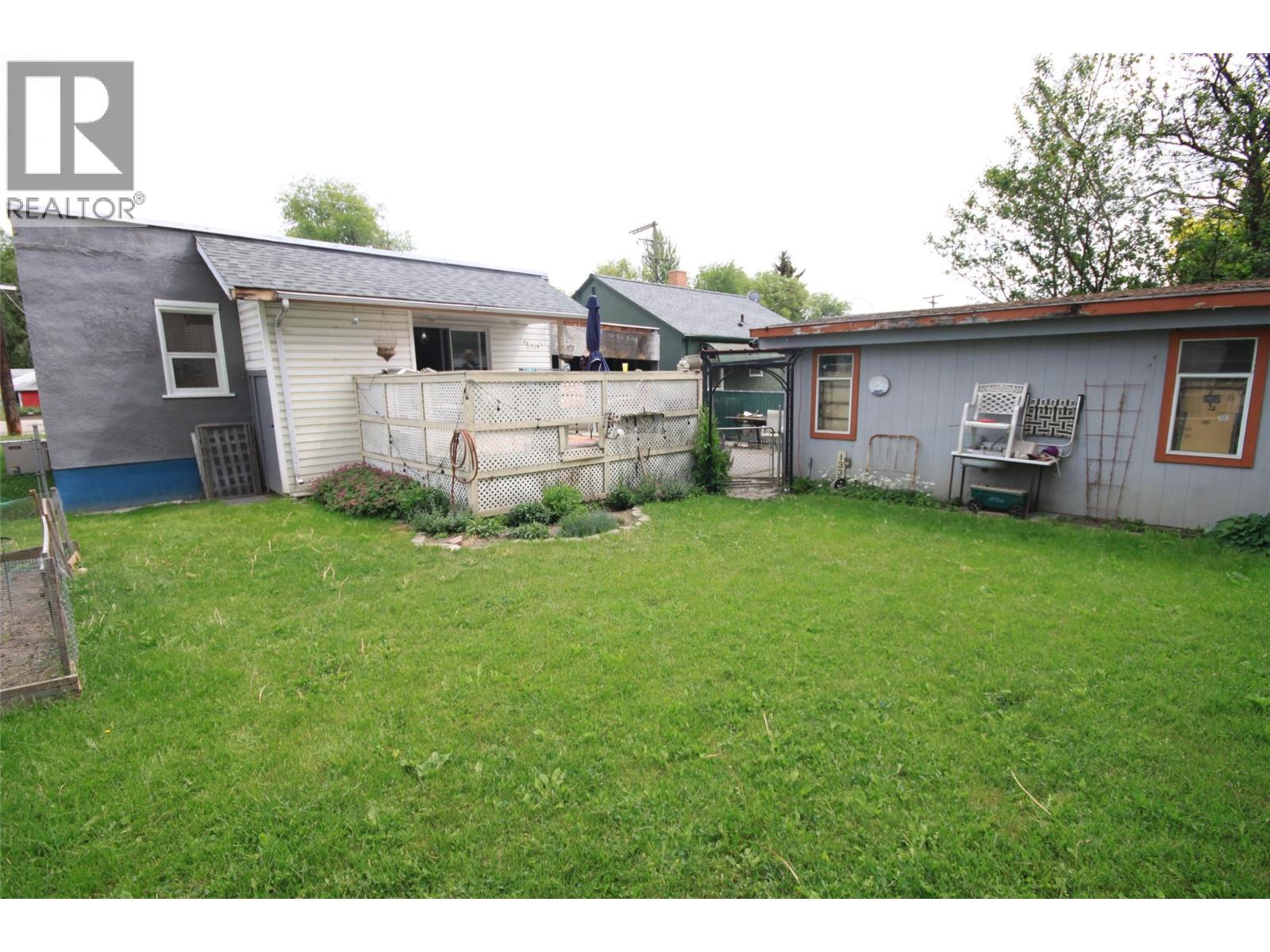 3208 35 Street Property Photo 19