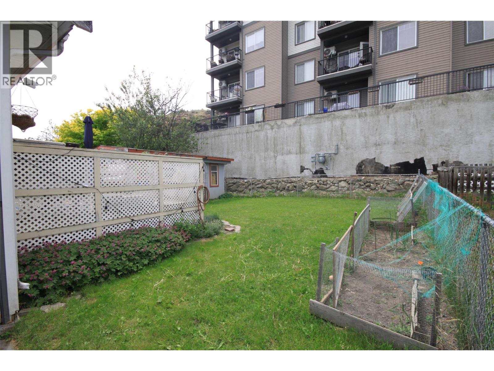 3208 35 Street Property Photo 20