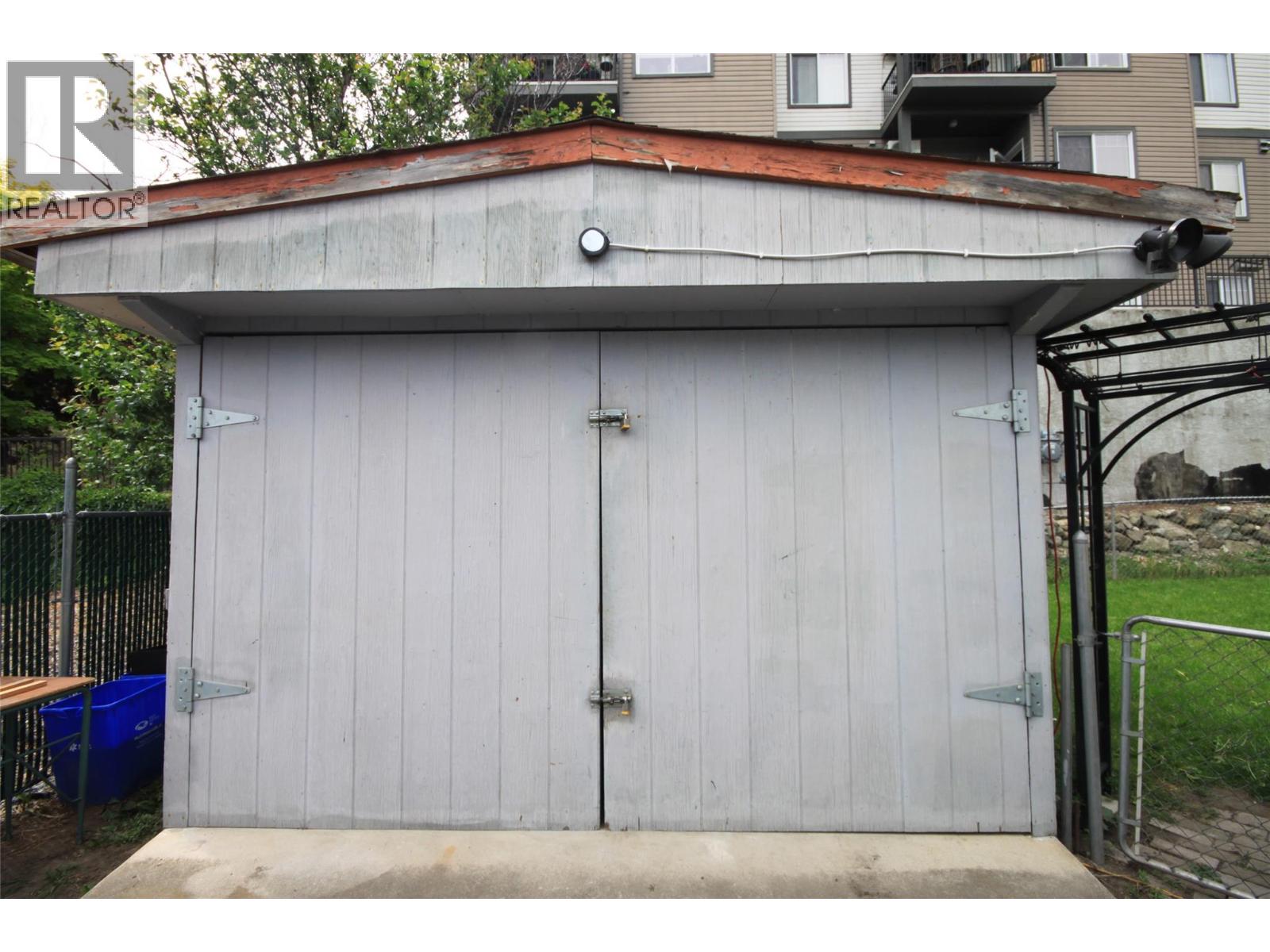 3208 35 Street Property Photo 21