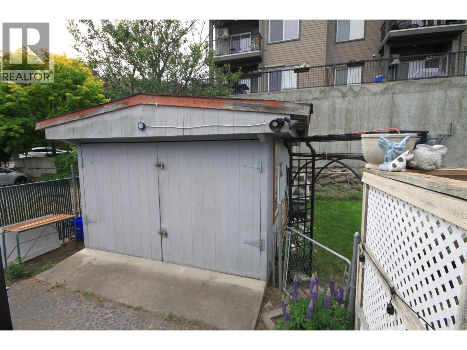 3208 35 Street Property Photo 22
