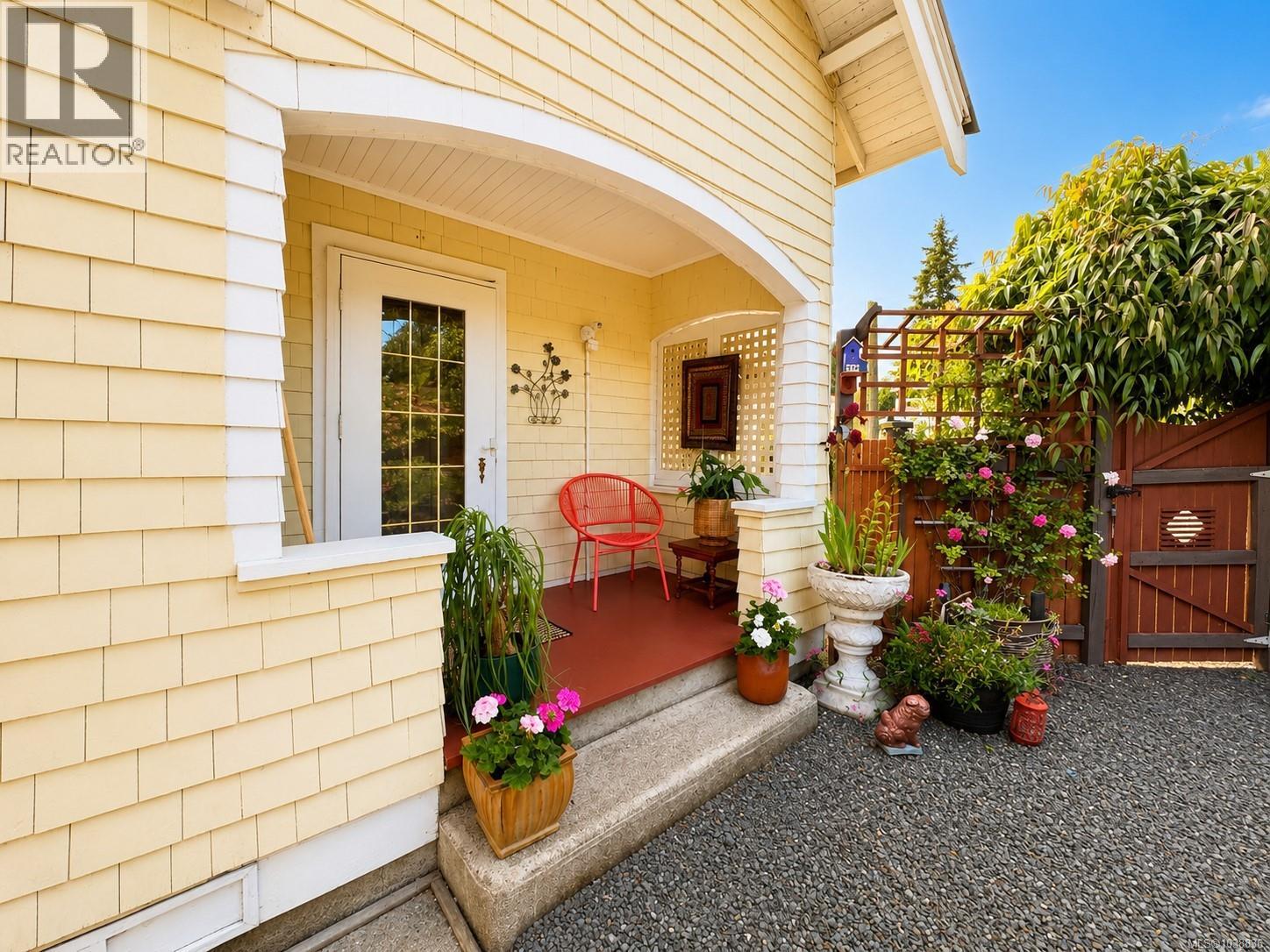 5292 Margaret St Property Photo 6