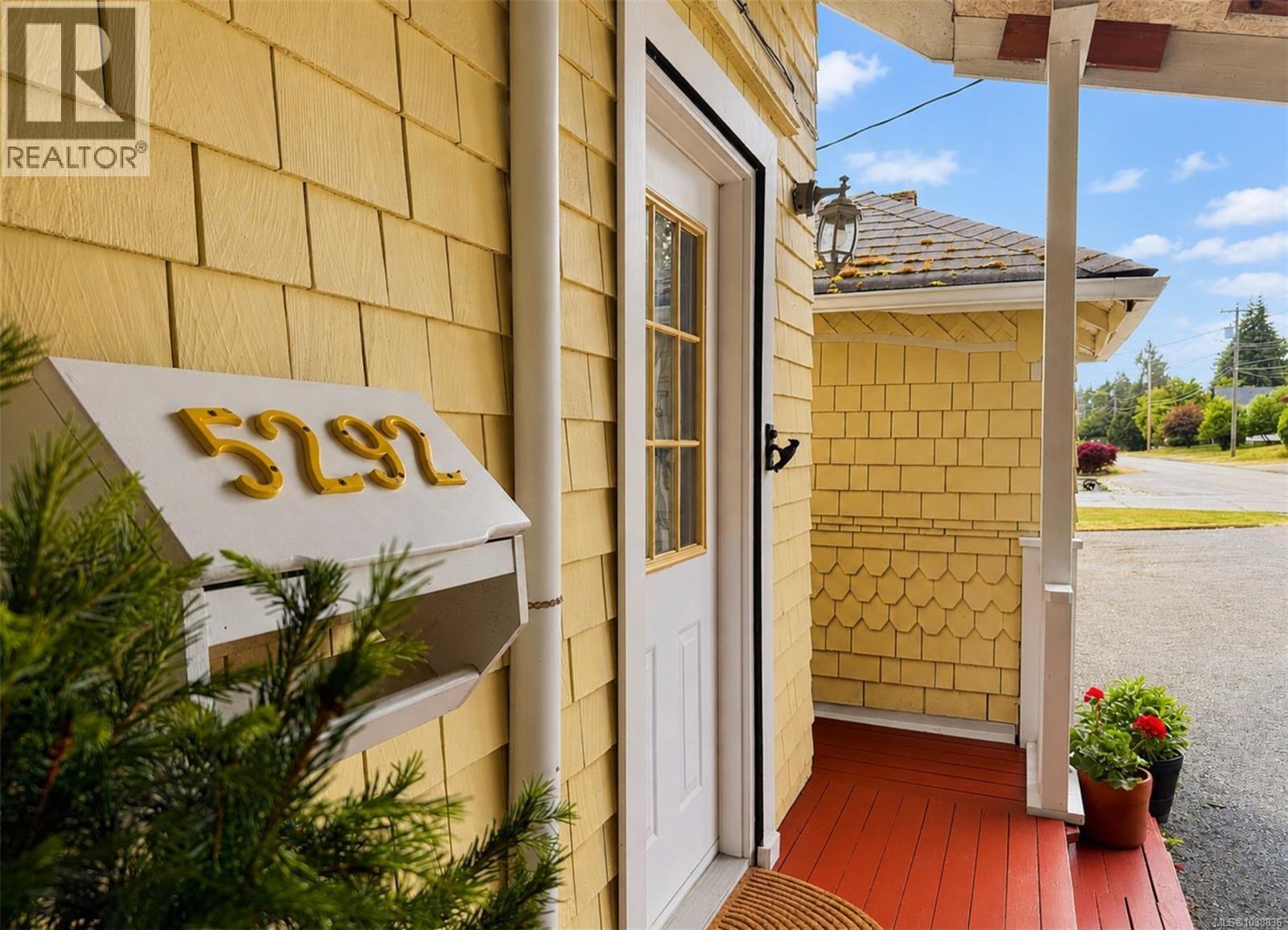 5292 Margaret St Property Photo 7