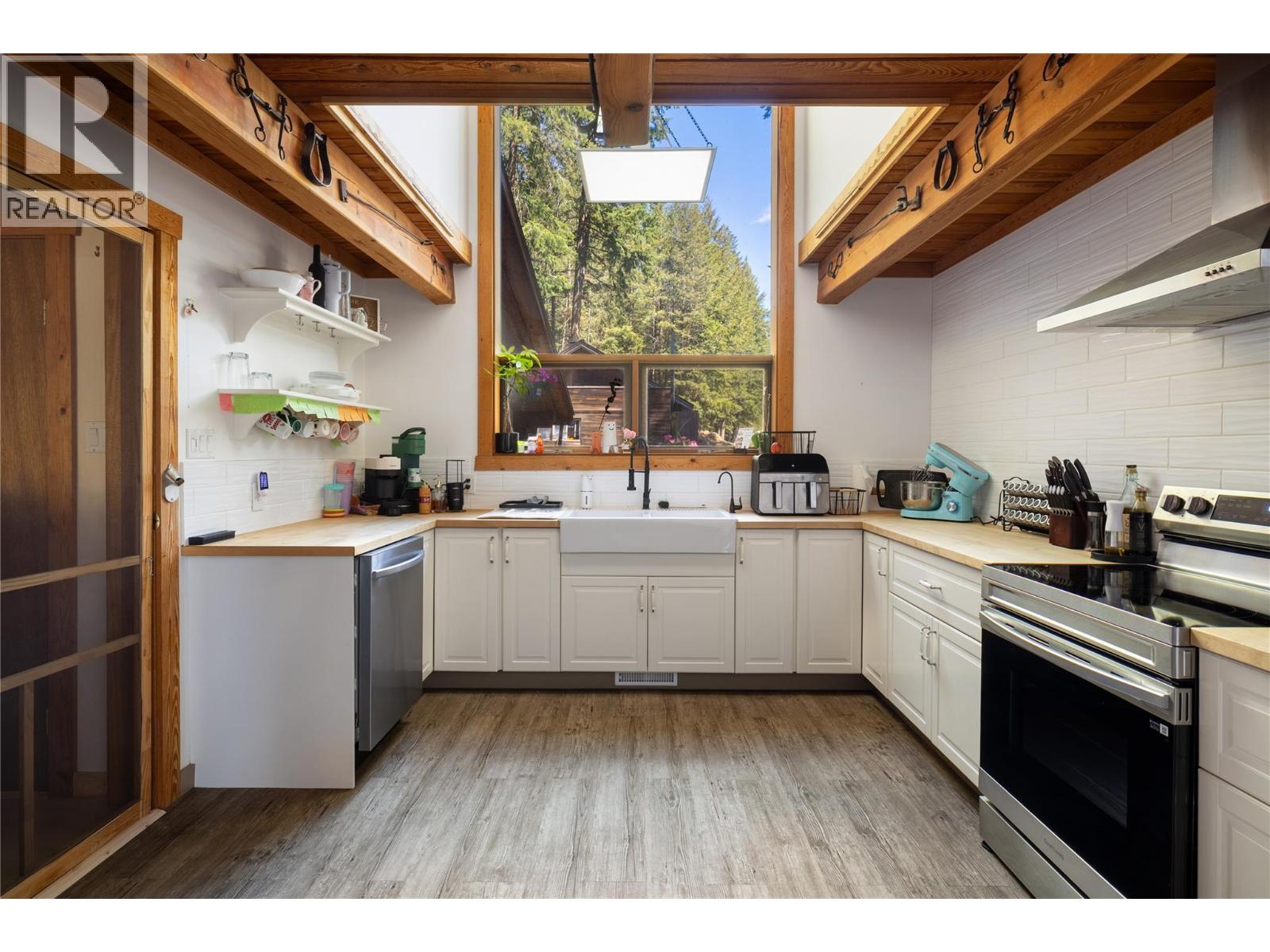 4644 97 Highway Property Photo 4