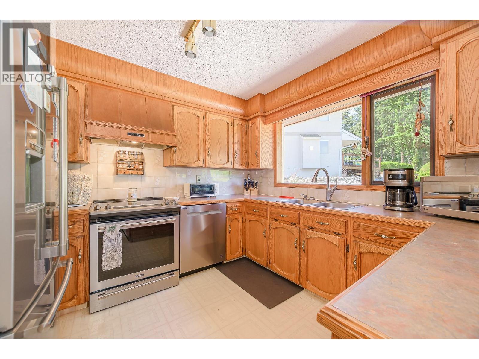 2392 Mt Tuam Crescent Property Photo 23