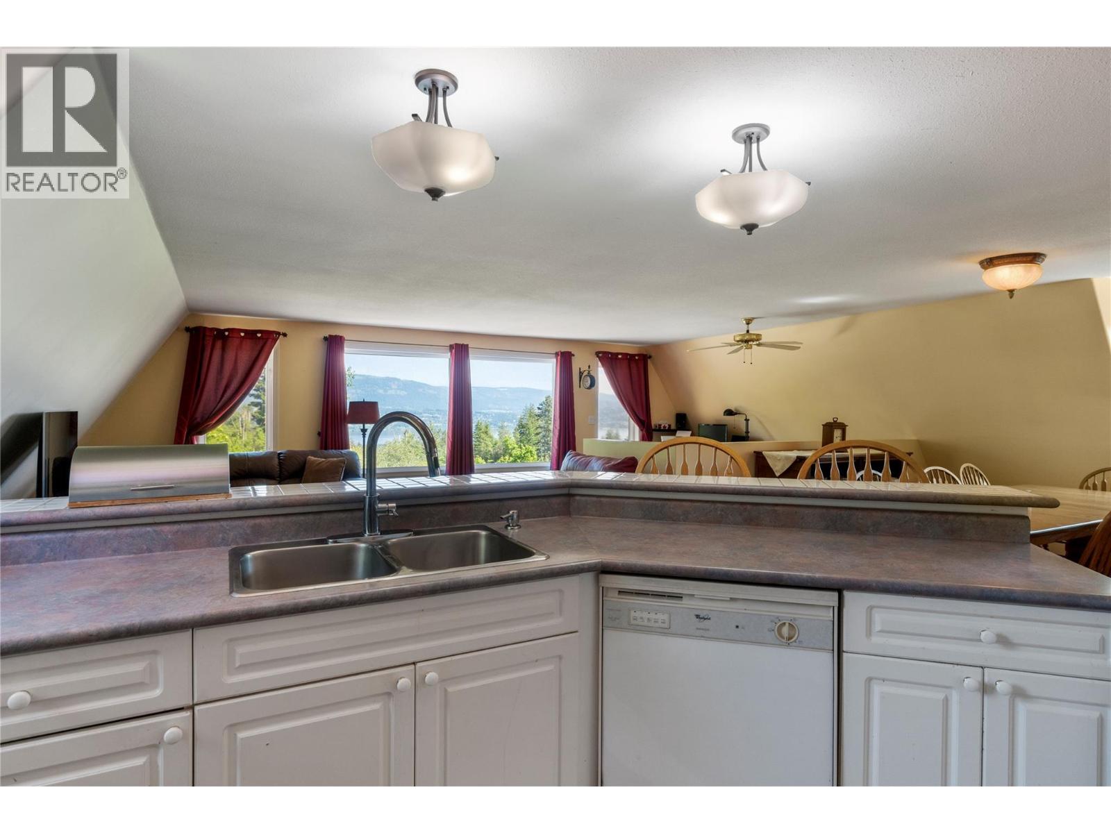 5641 50 Street Nw Property Photo 32