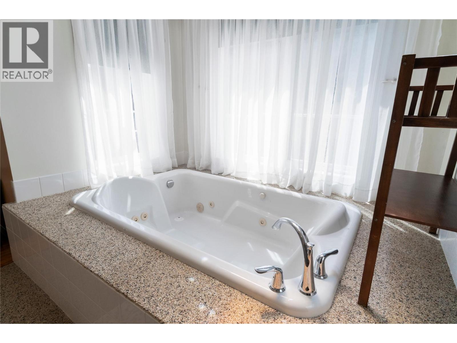 5641 50 Street Nw Property Photo 42