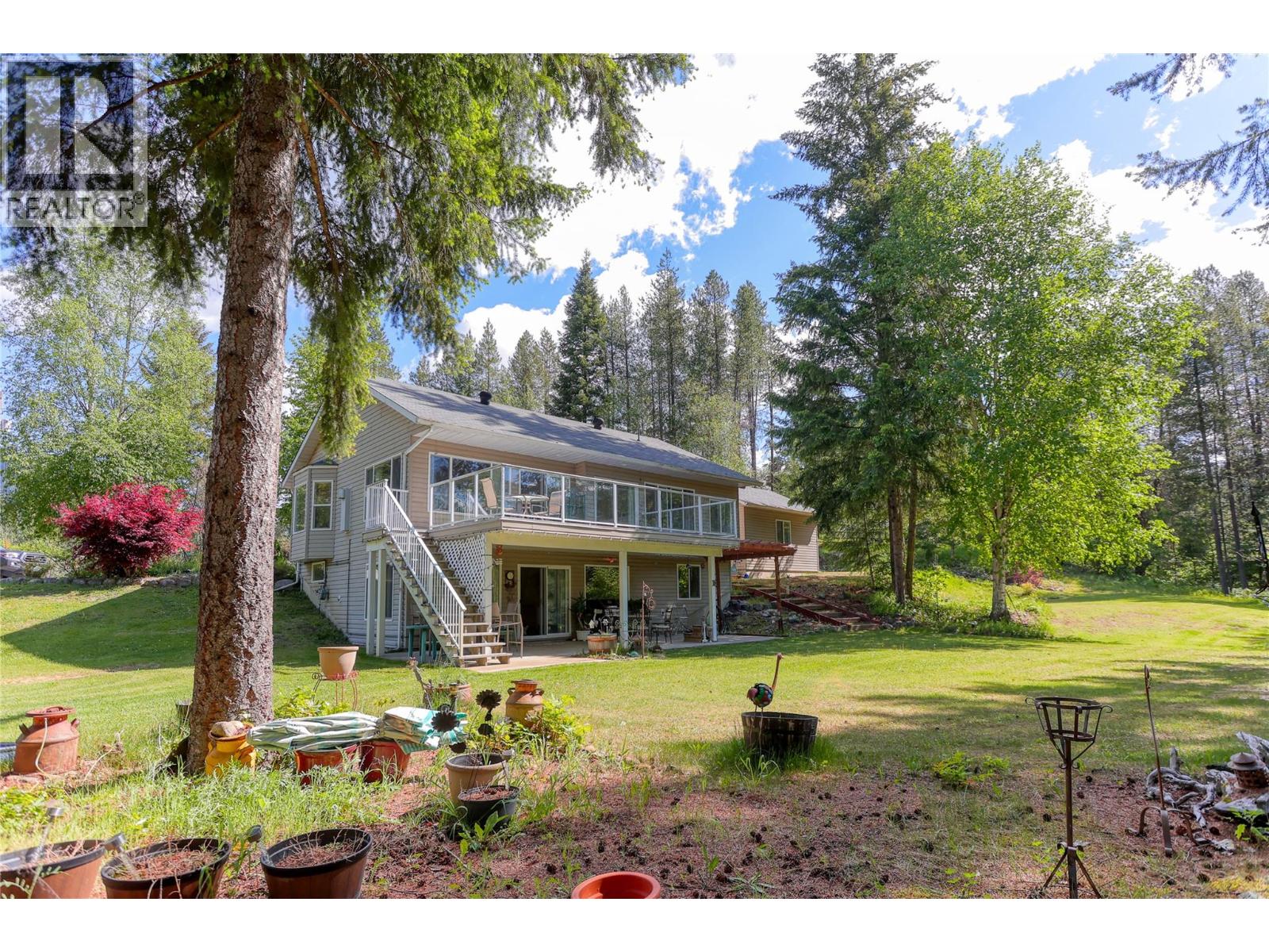 2693 Osachoff Road Property Photo 4