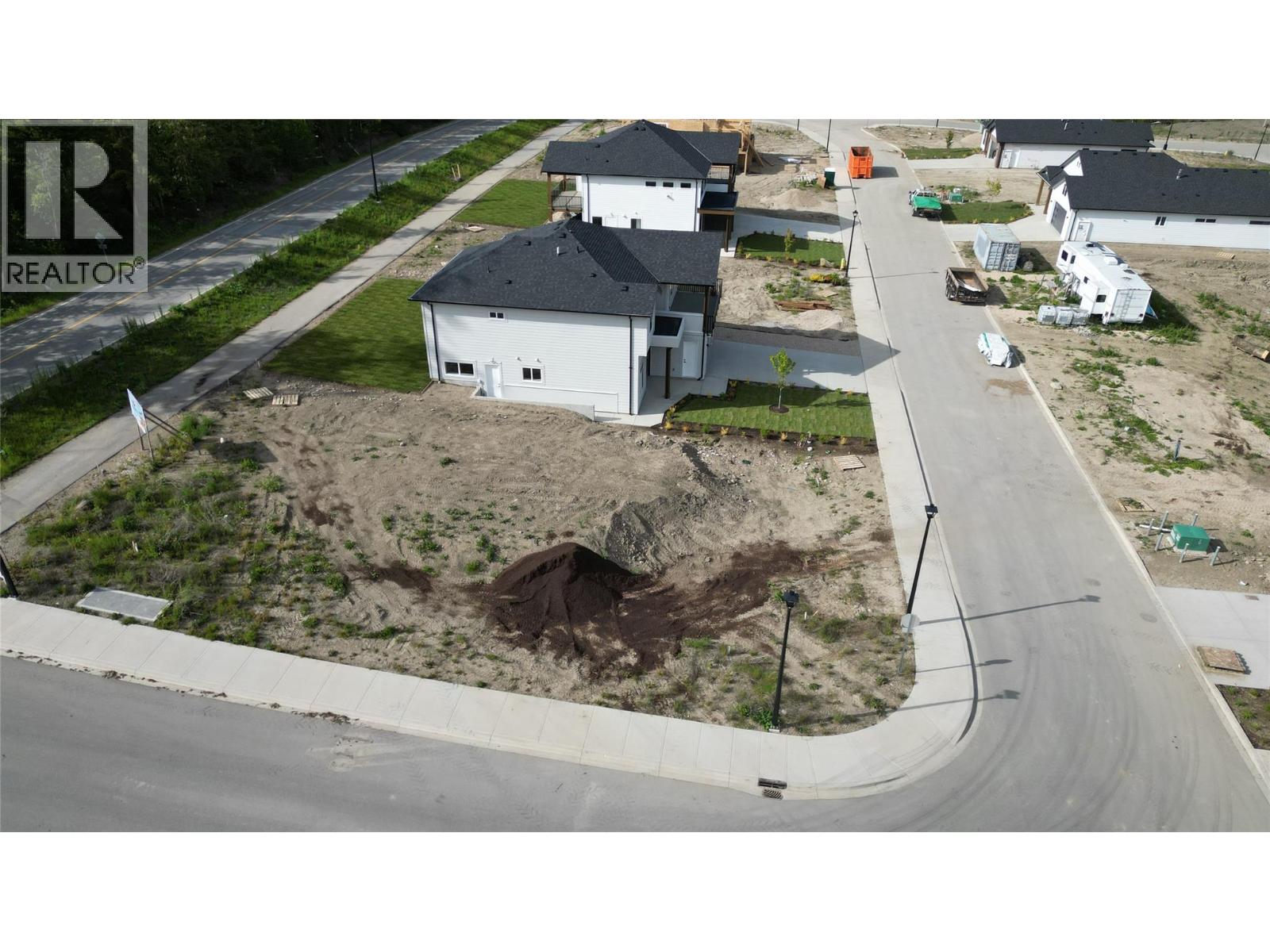 6811 42 Street Ne Property Photo 5
