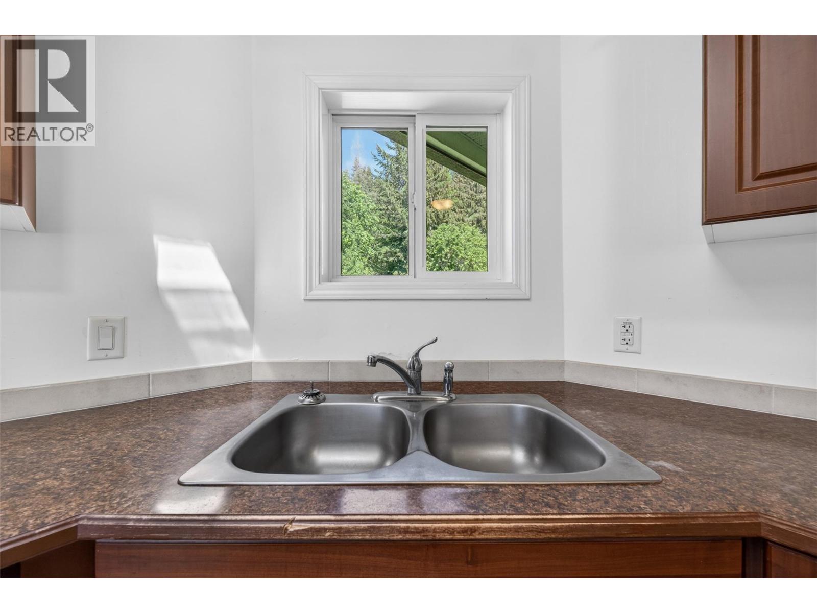 31 Violet Road Property Photo 9