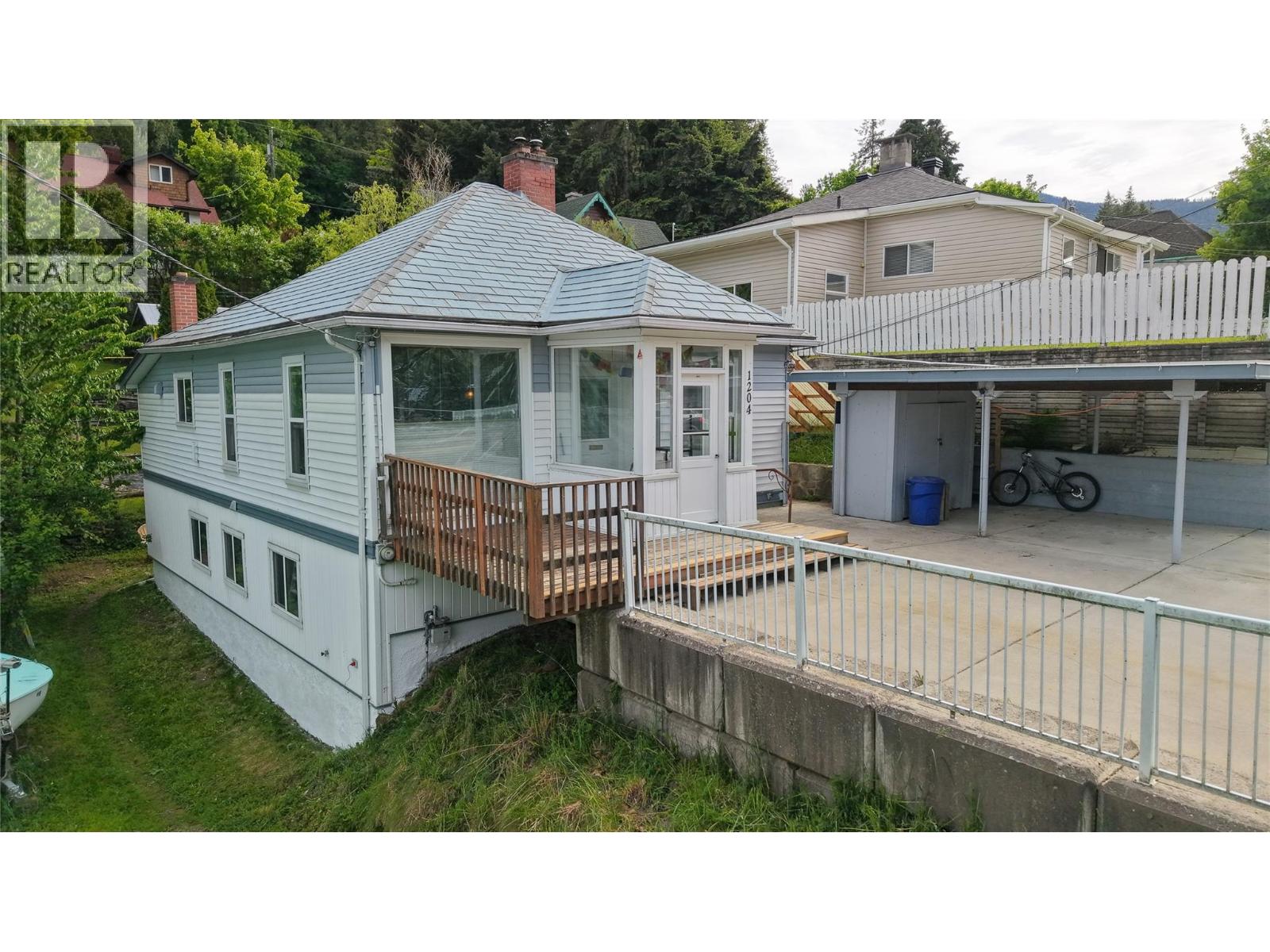 1204 FRONT Street Property Photo 1