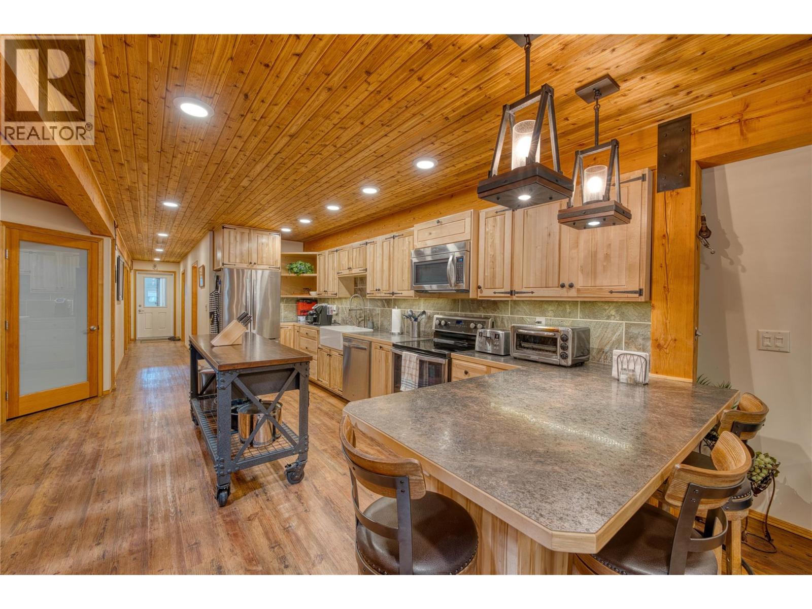 790/770 Jackfish Lake Road Property Photo 6