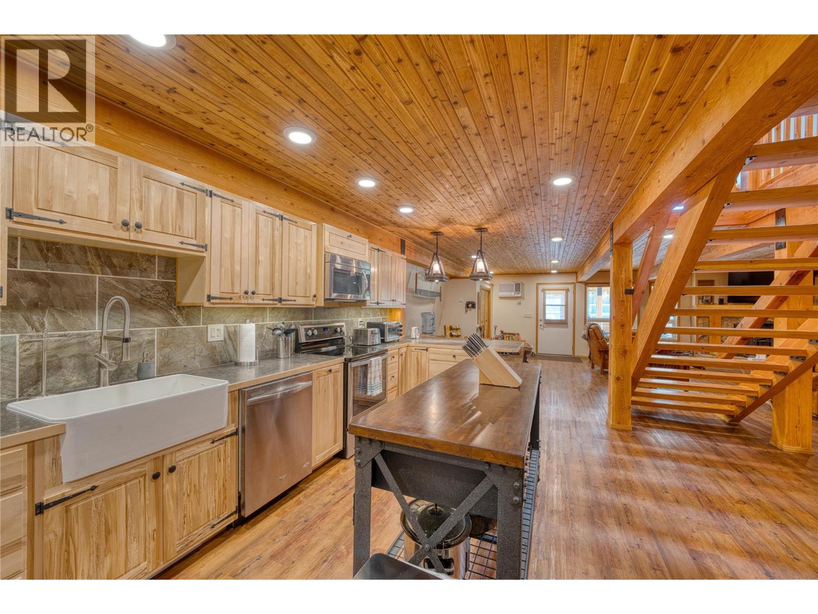 790/770 Jackfish Lake Road Property Photo 7