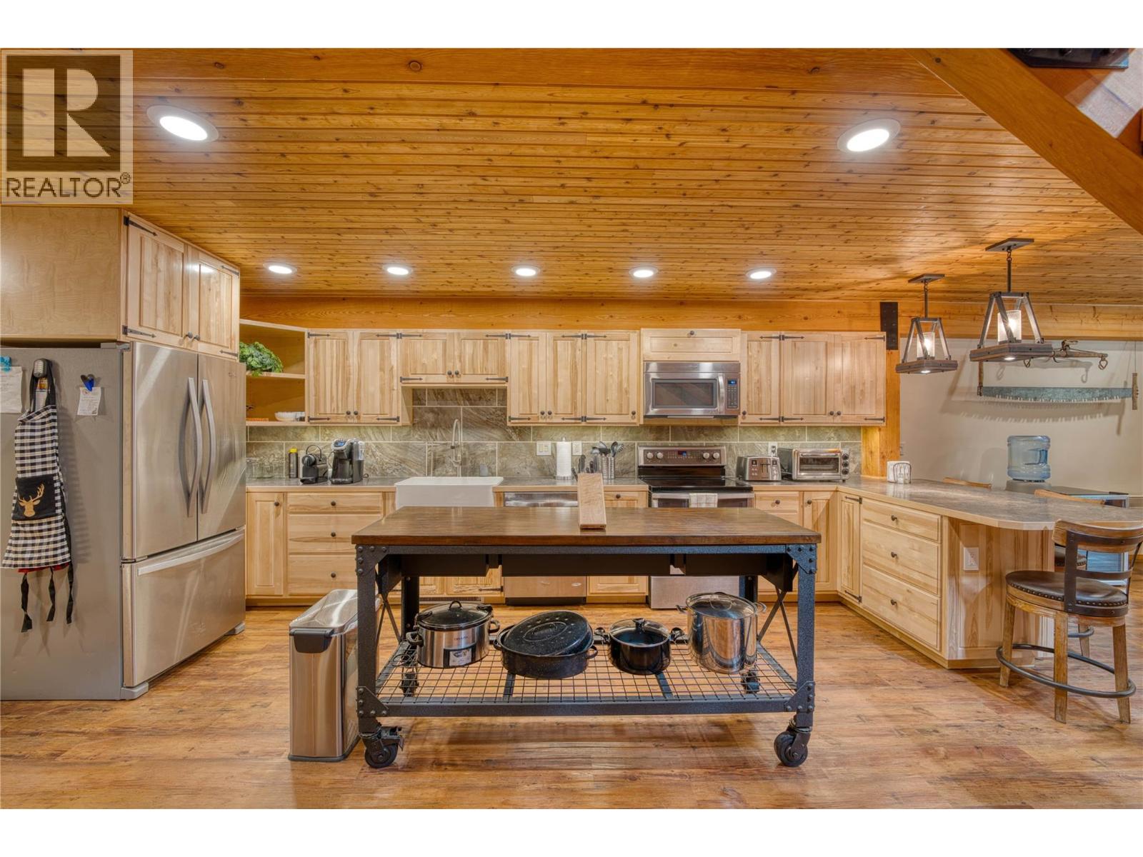 790/770 Jackfish Lake Road Property Photo 8