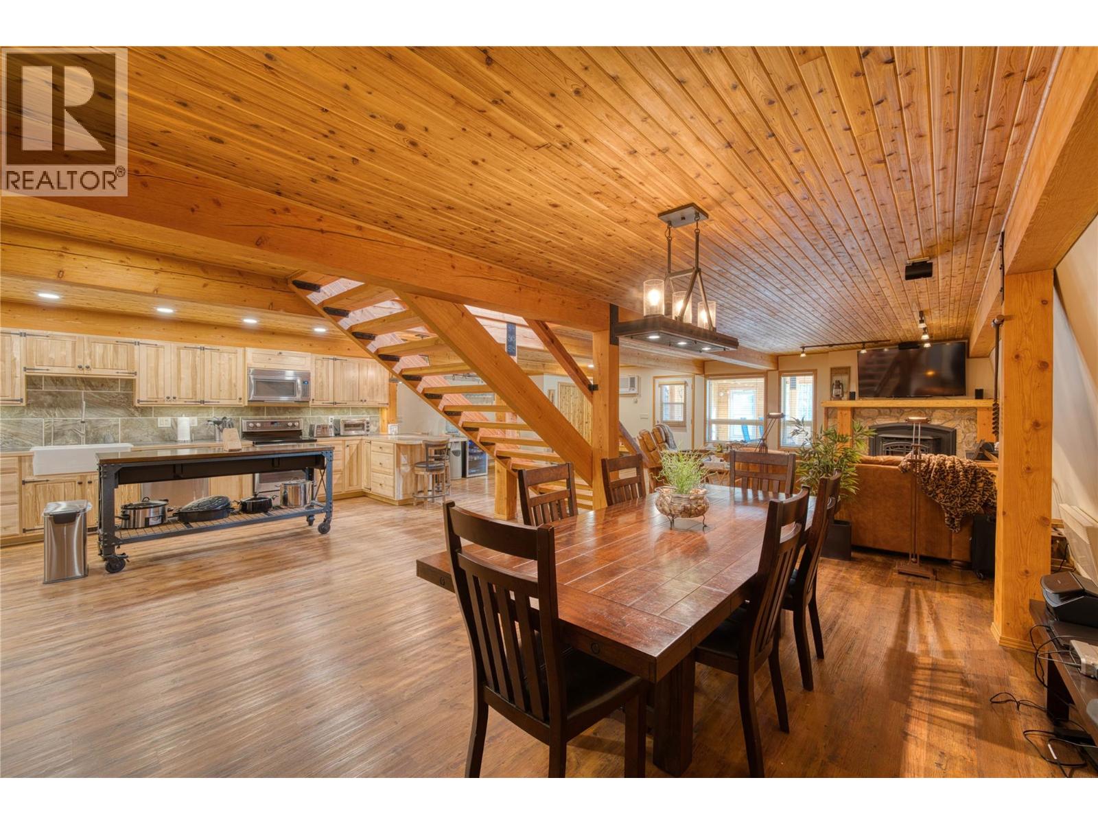 790/770 Jackfish Lake Road Property Photo 9