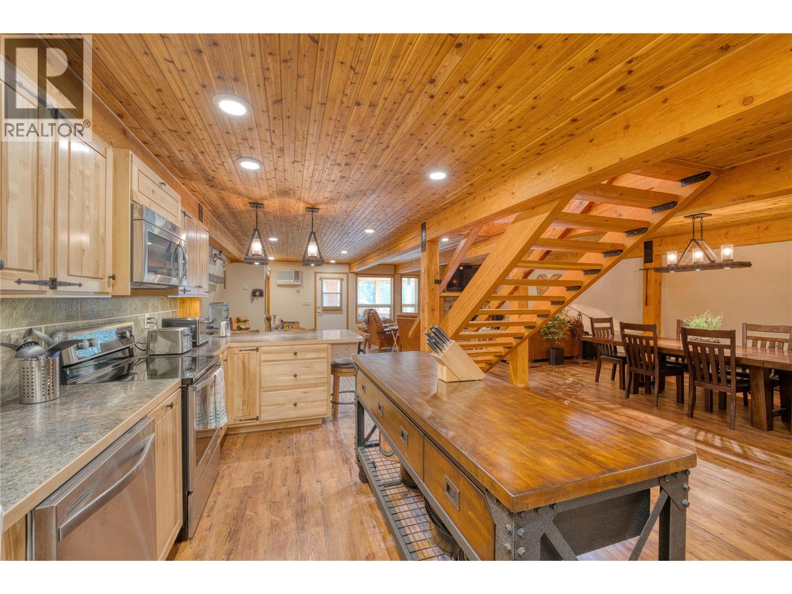 790/770 Jackfish Lake Road Property Photo 11
