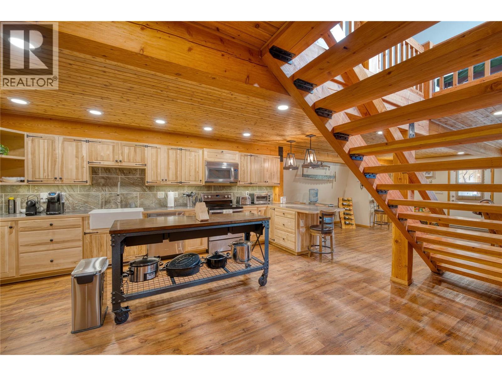 790/770 Jackfish Lake Road Property Photo 12
