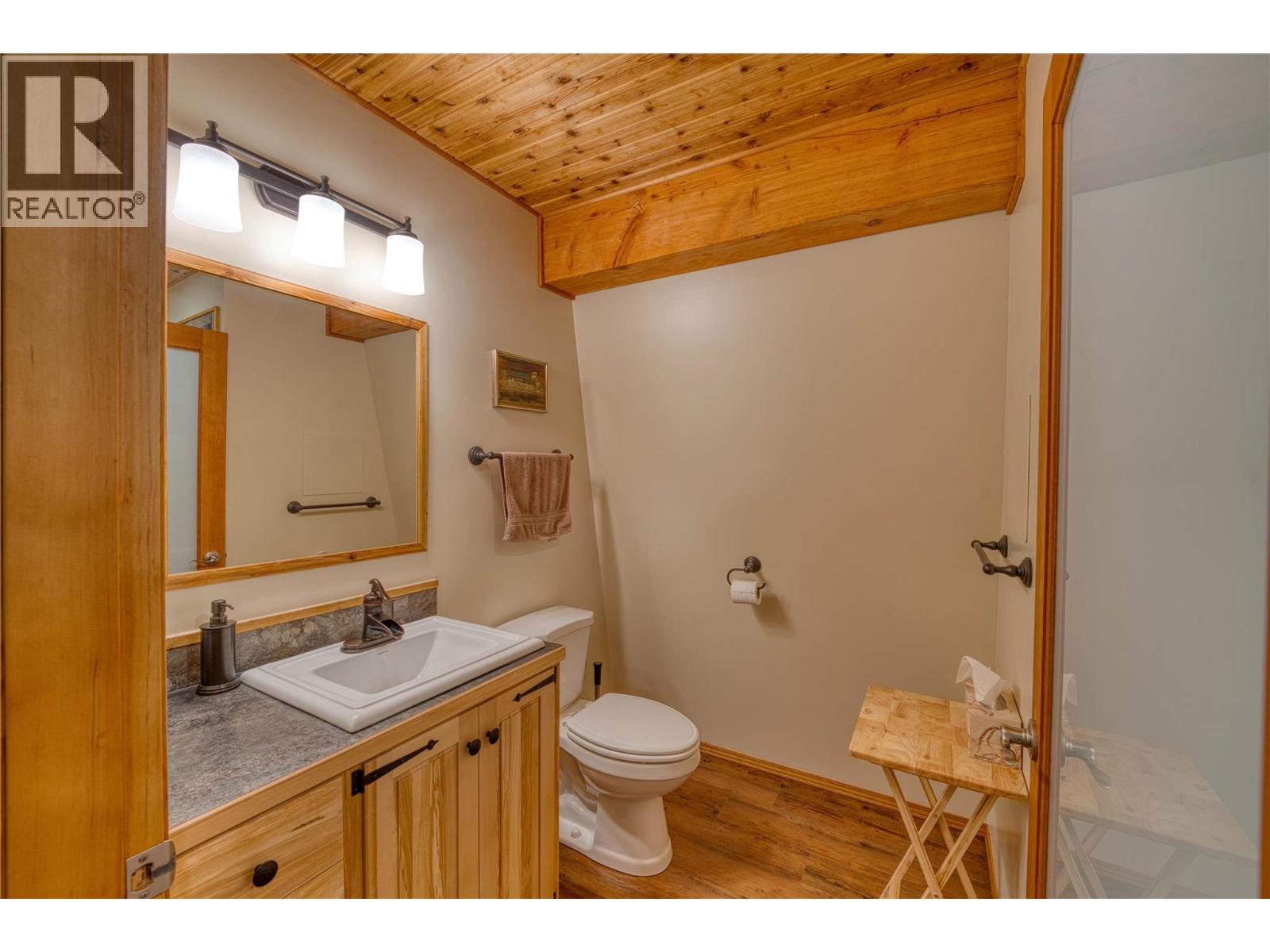 790/770 Jackfish Lake Road Property Photo 18