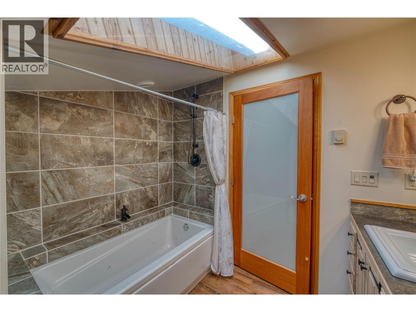 790/770 Jackfish Lake Road Property Photo 27