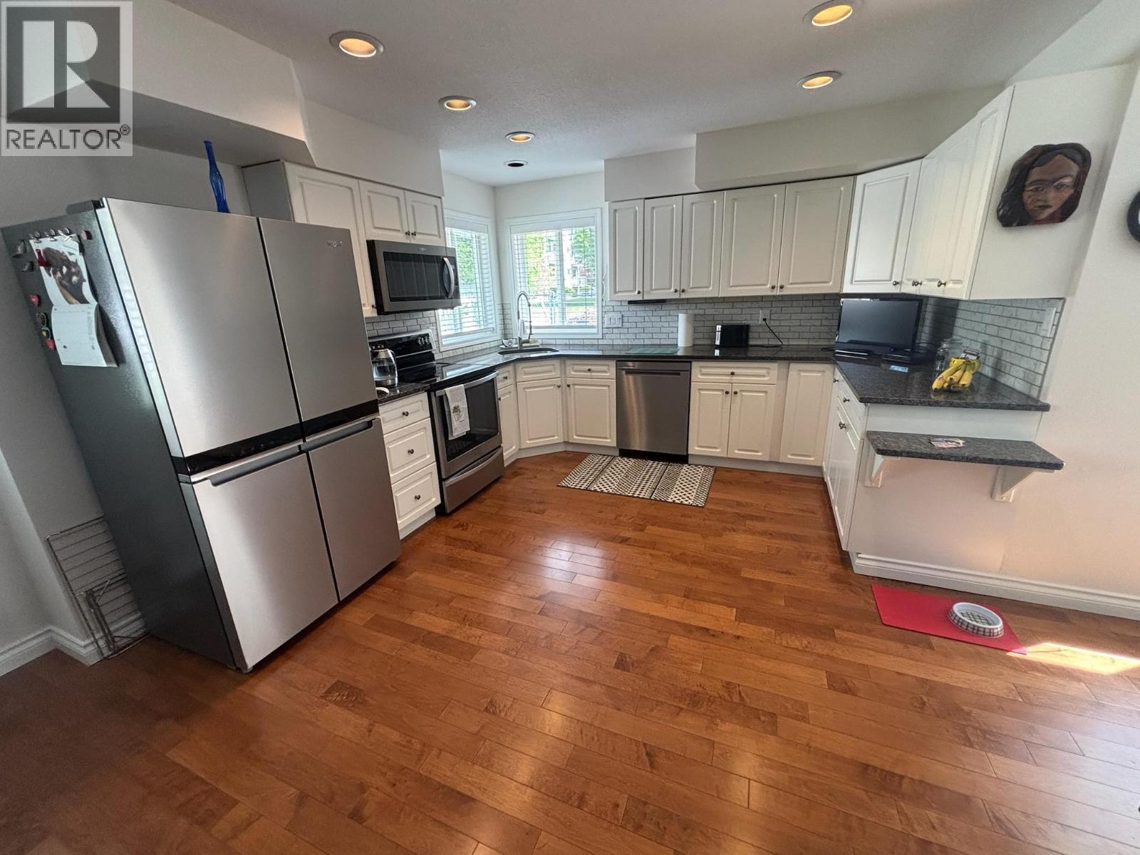 2230 Selkirk Place Property Photo 4