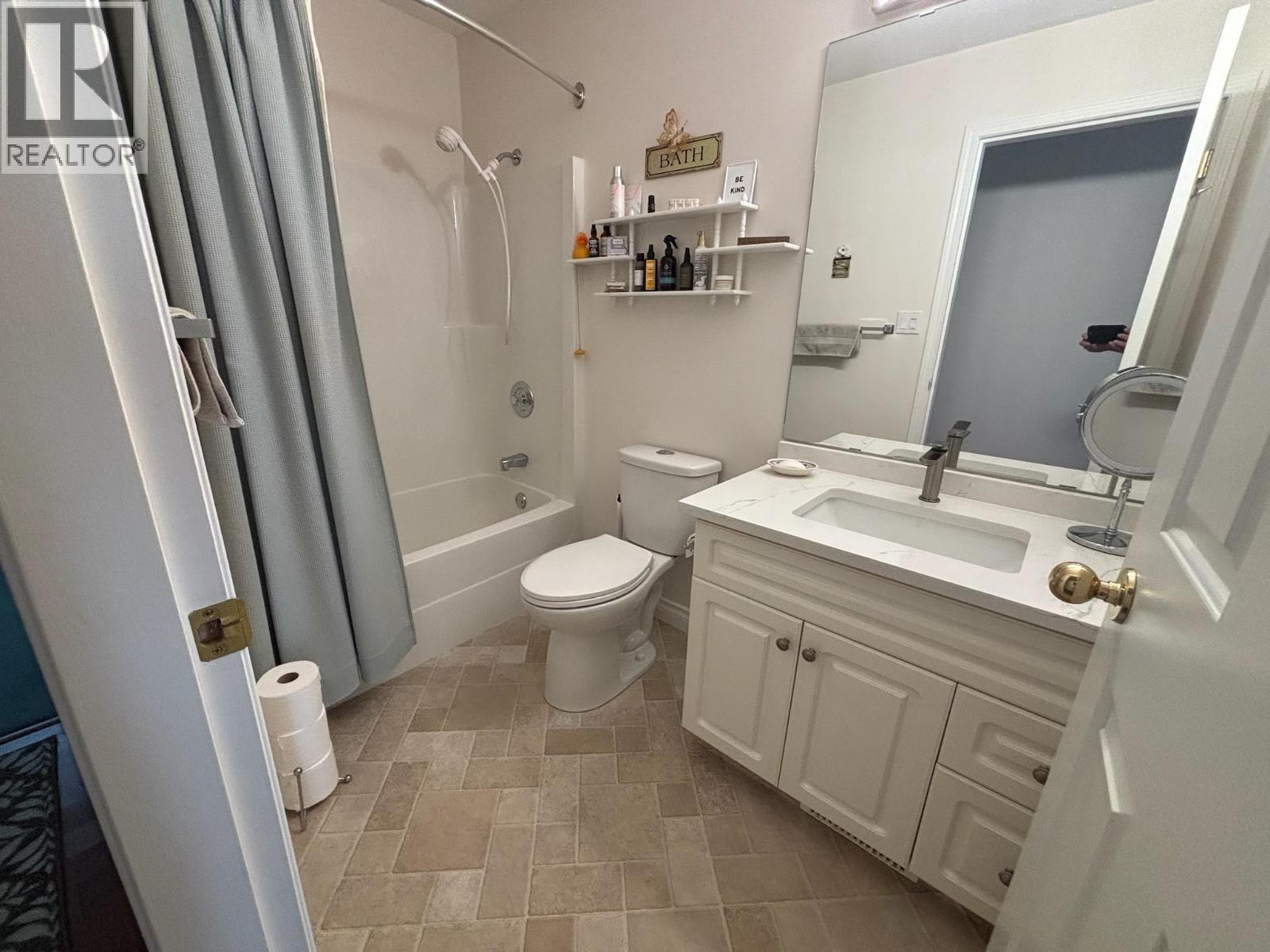 2230 Selkirk Place Property Photo 12