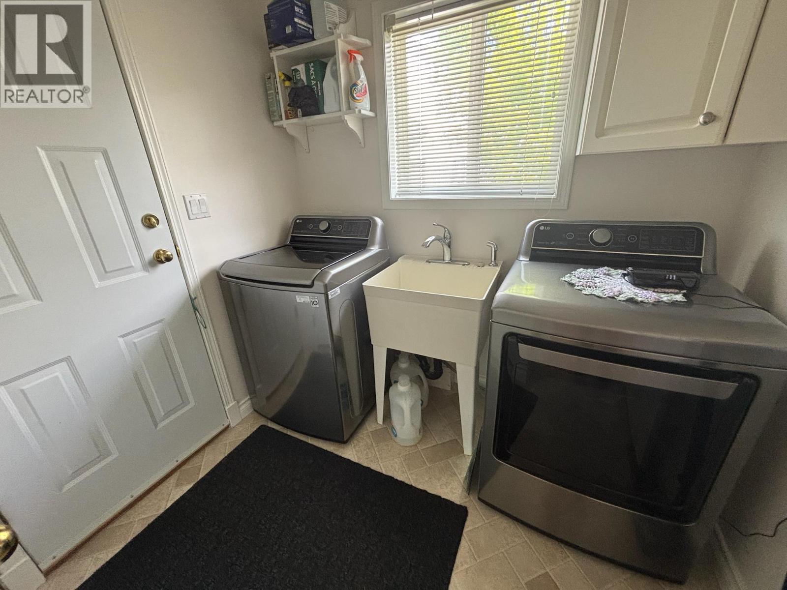 2230 Selkirk Place Property Photo 18