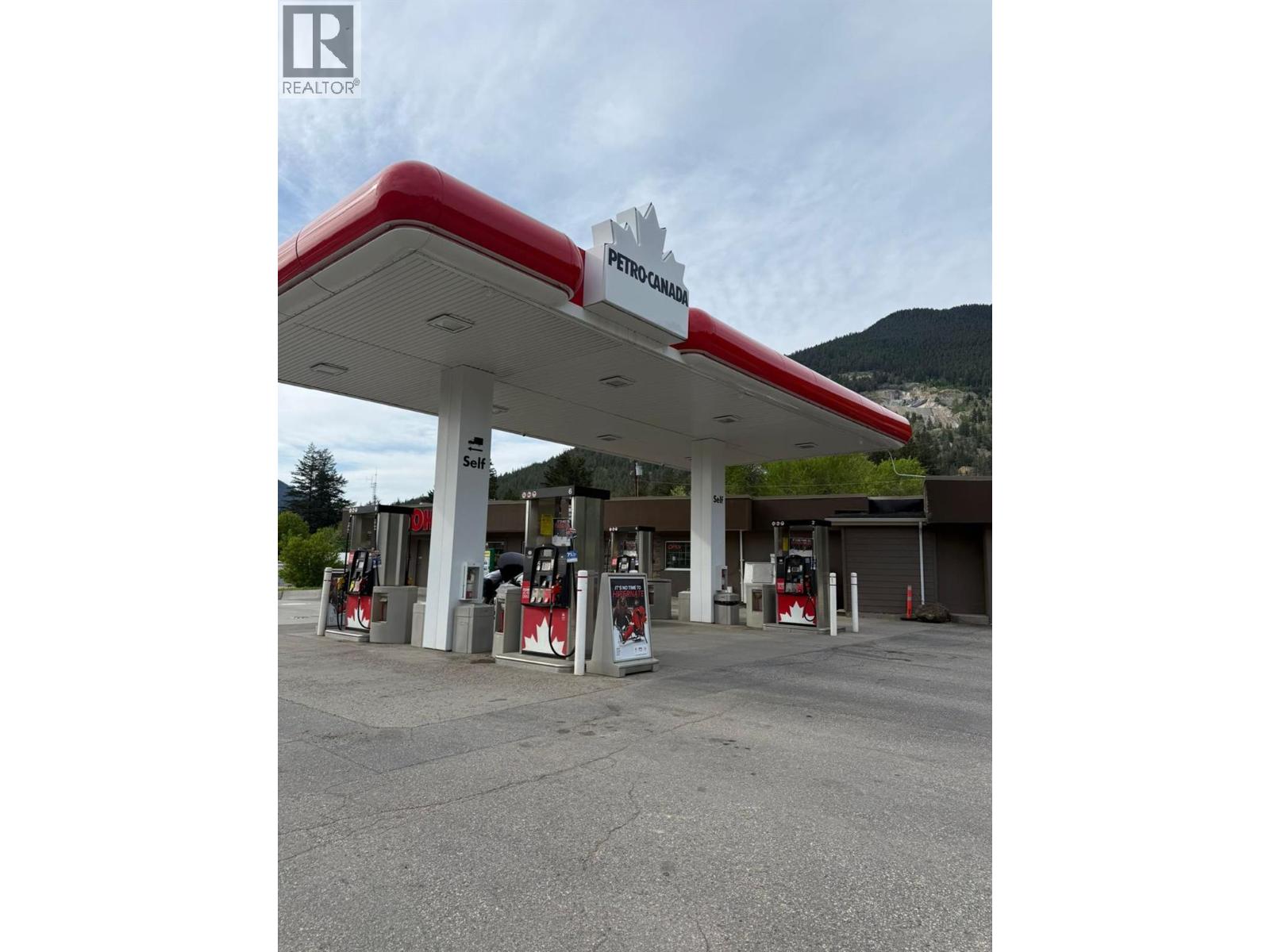 5668 97 Highway Property Photo 4