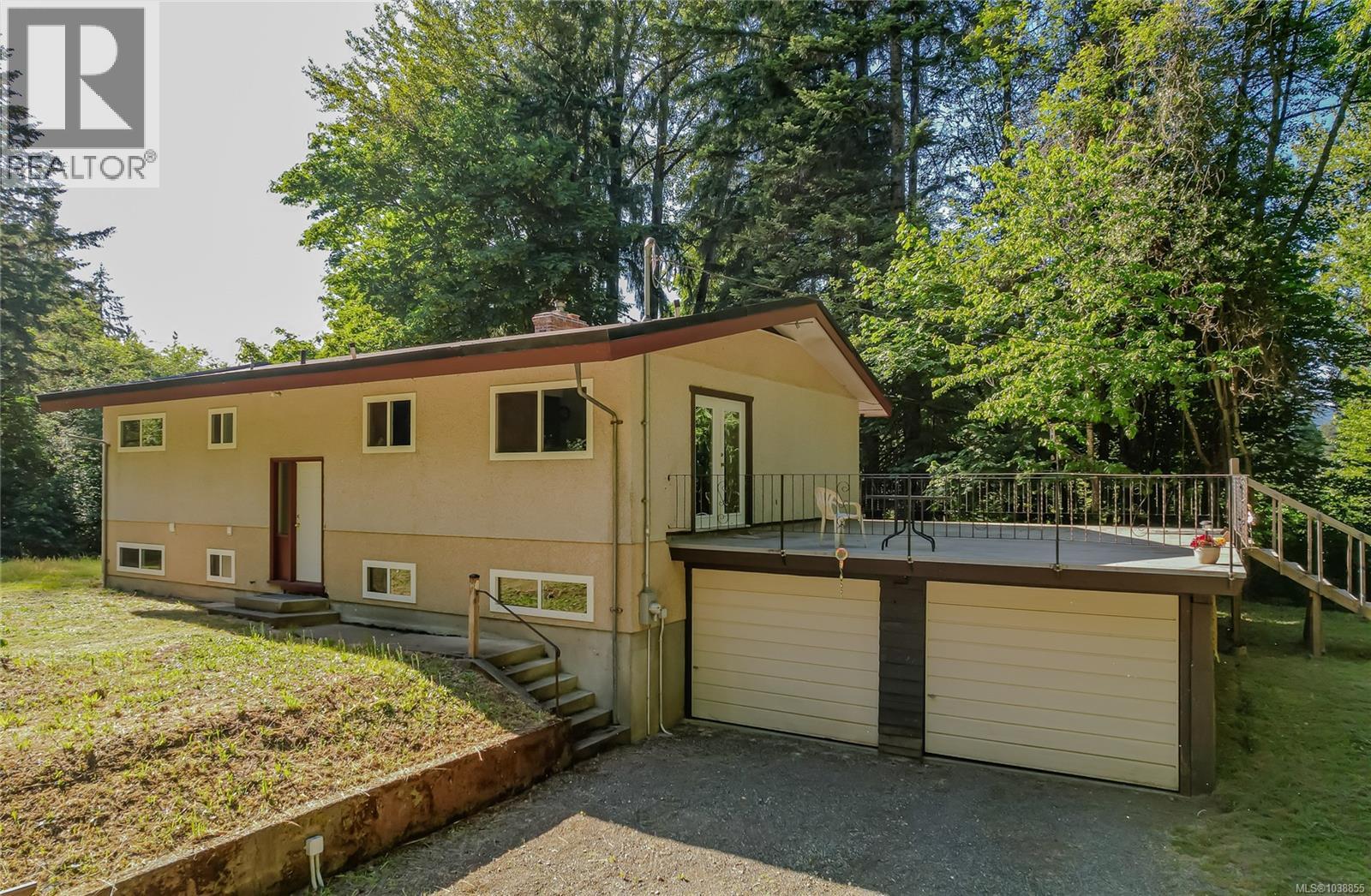 3246 Gibbins Rd Property Photo 2