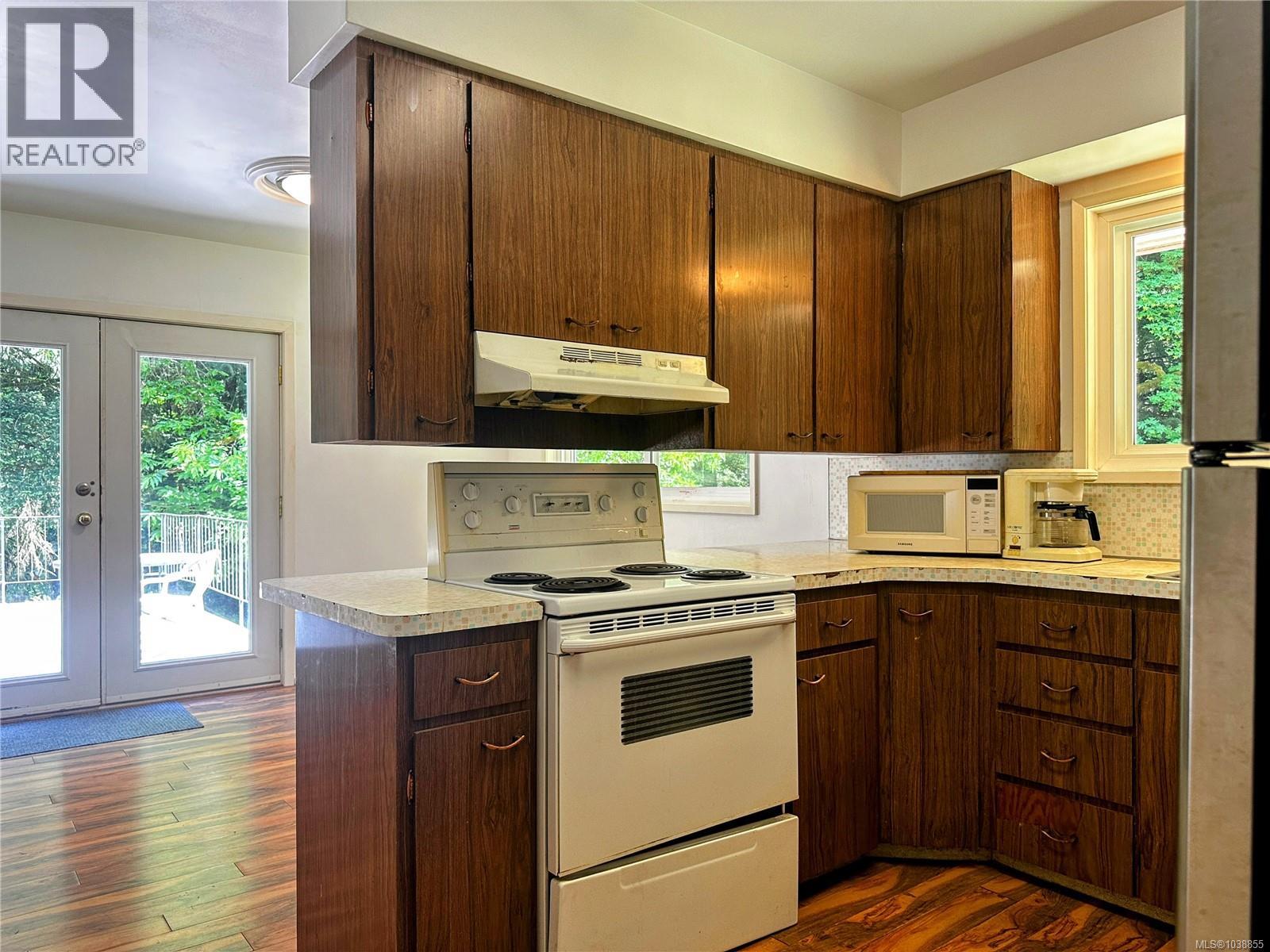 3246 Gibbins Rd Property Photo 11