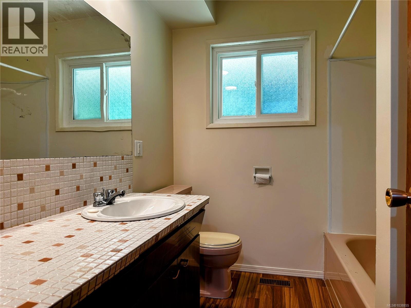 3246 Gibbins Rd Property Photo 24